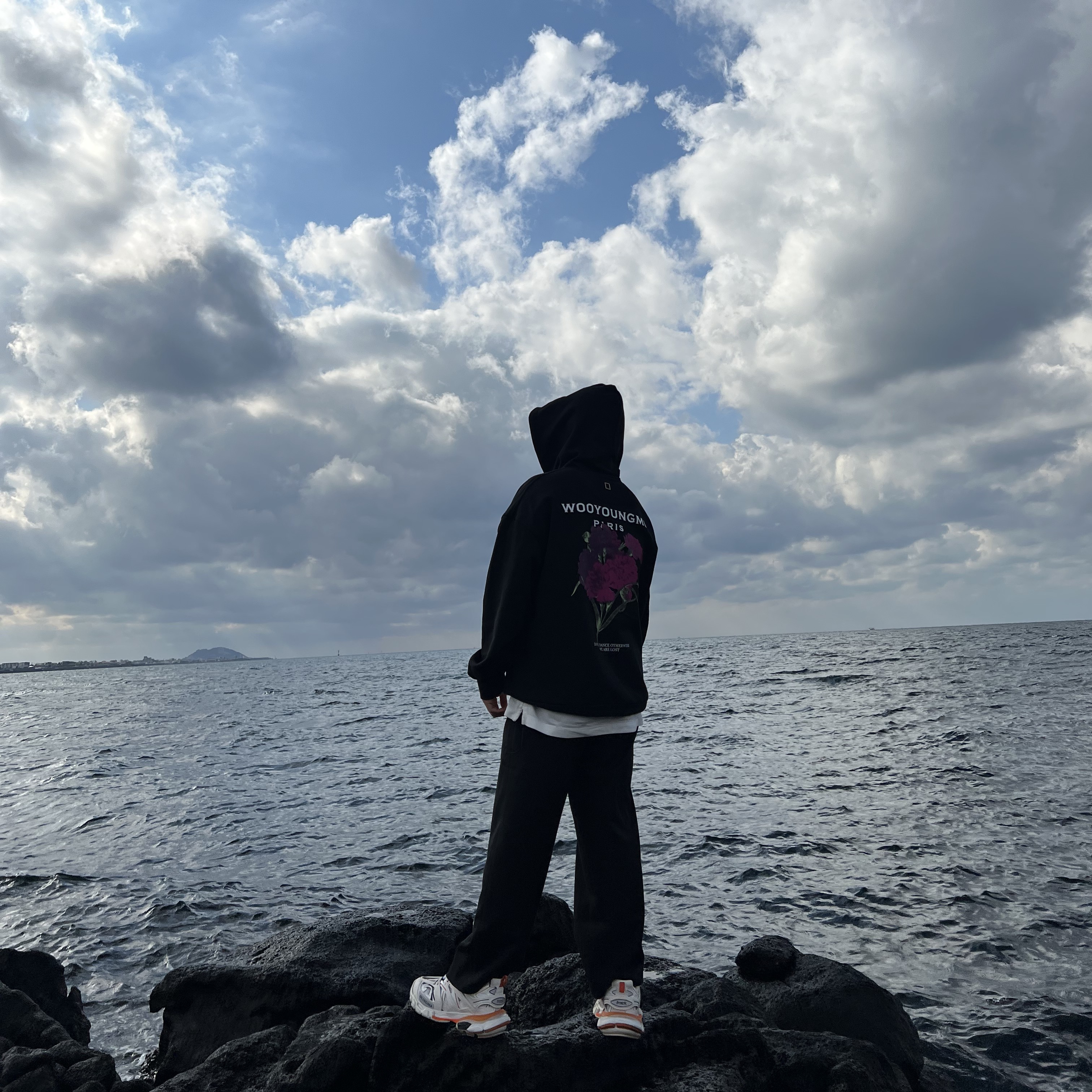 Wooyoungmi Flower Print Back Logo Hoodie Black - 21SS 착용 스타일