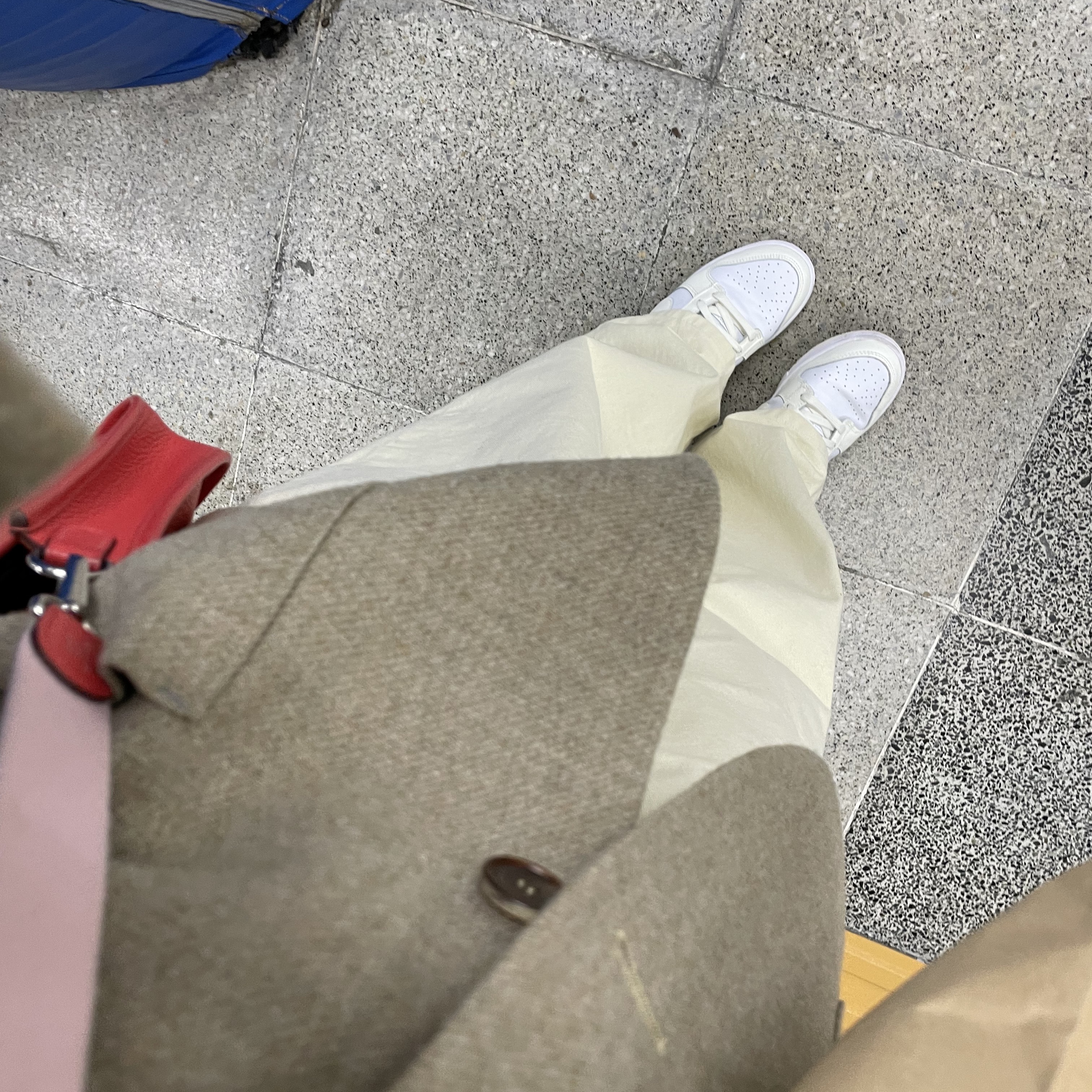 (W) Nike Dunk Low White and Sail, Hermes Evelyne 16 Amazone Bag Maurice & Palladium Rouge De Coeur Bleu Frida 착용 스타일 - 1