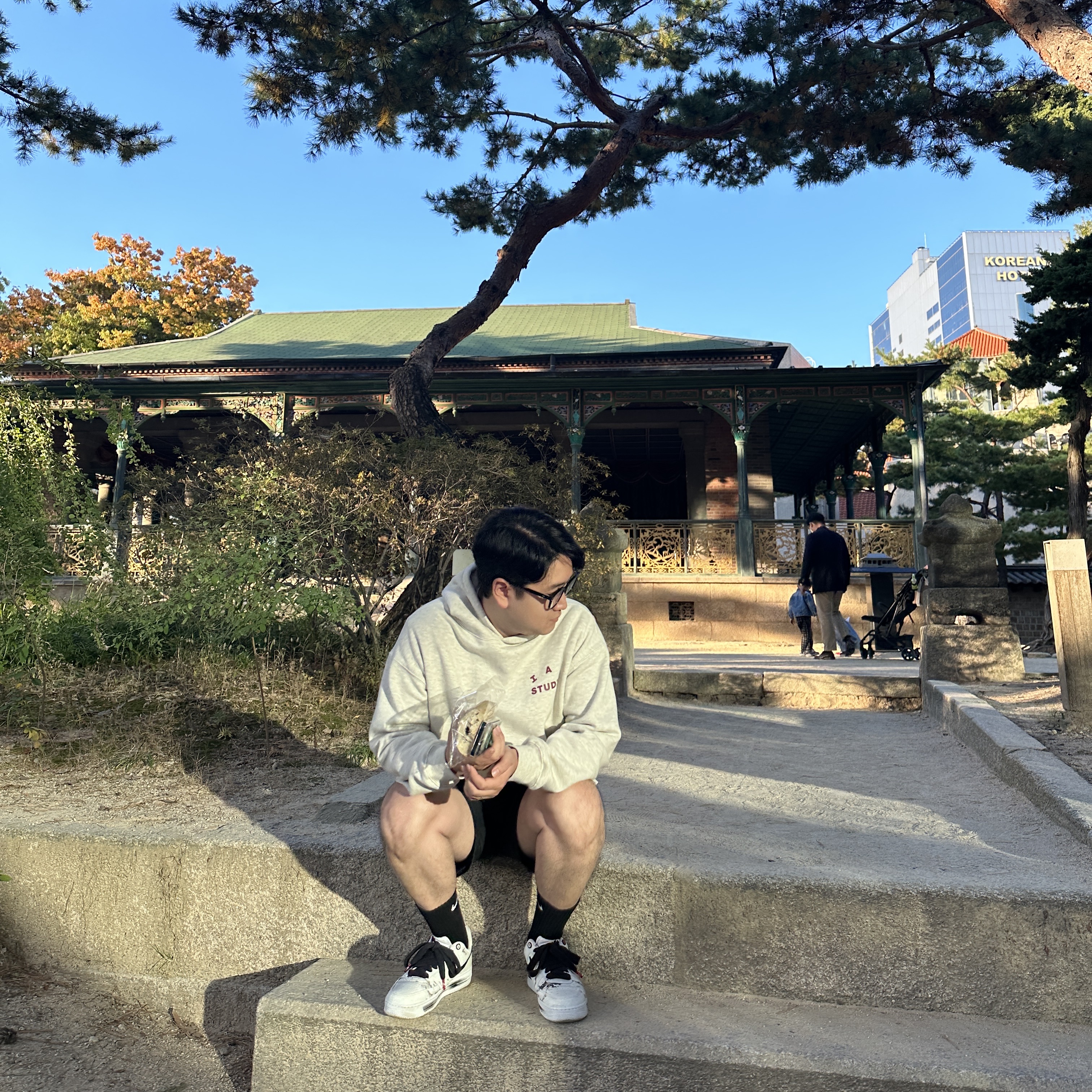 Nike x Peaceminusone Air Force 1 Low Para-Noise 2.0, IAB Studio Hoodie Oatmeal Burgundy 착용 스타일