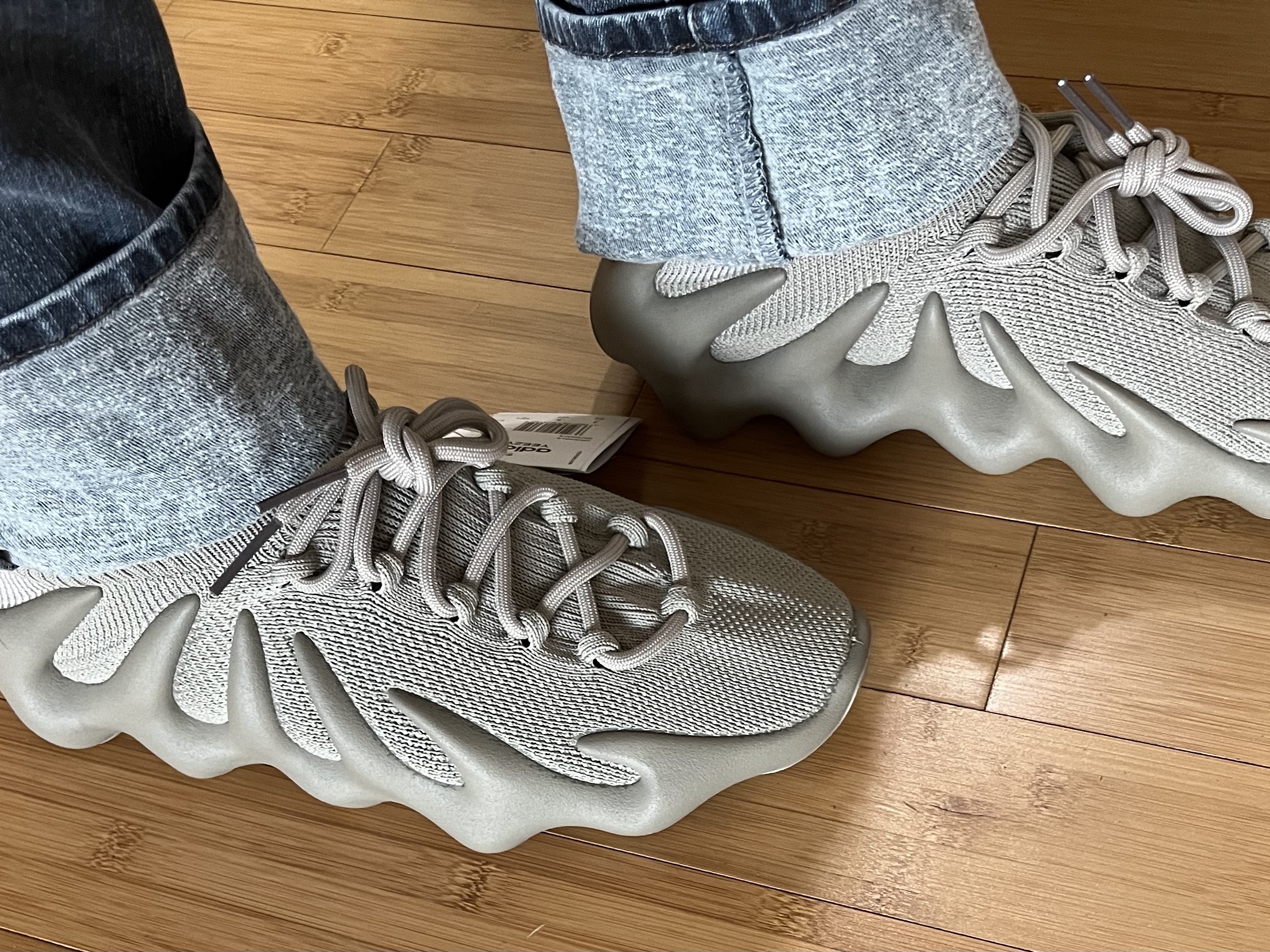 Adidas Yeezy 450 Stone Flax 착용 스타일 - 3