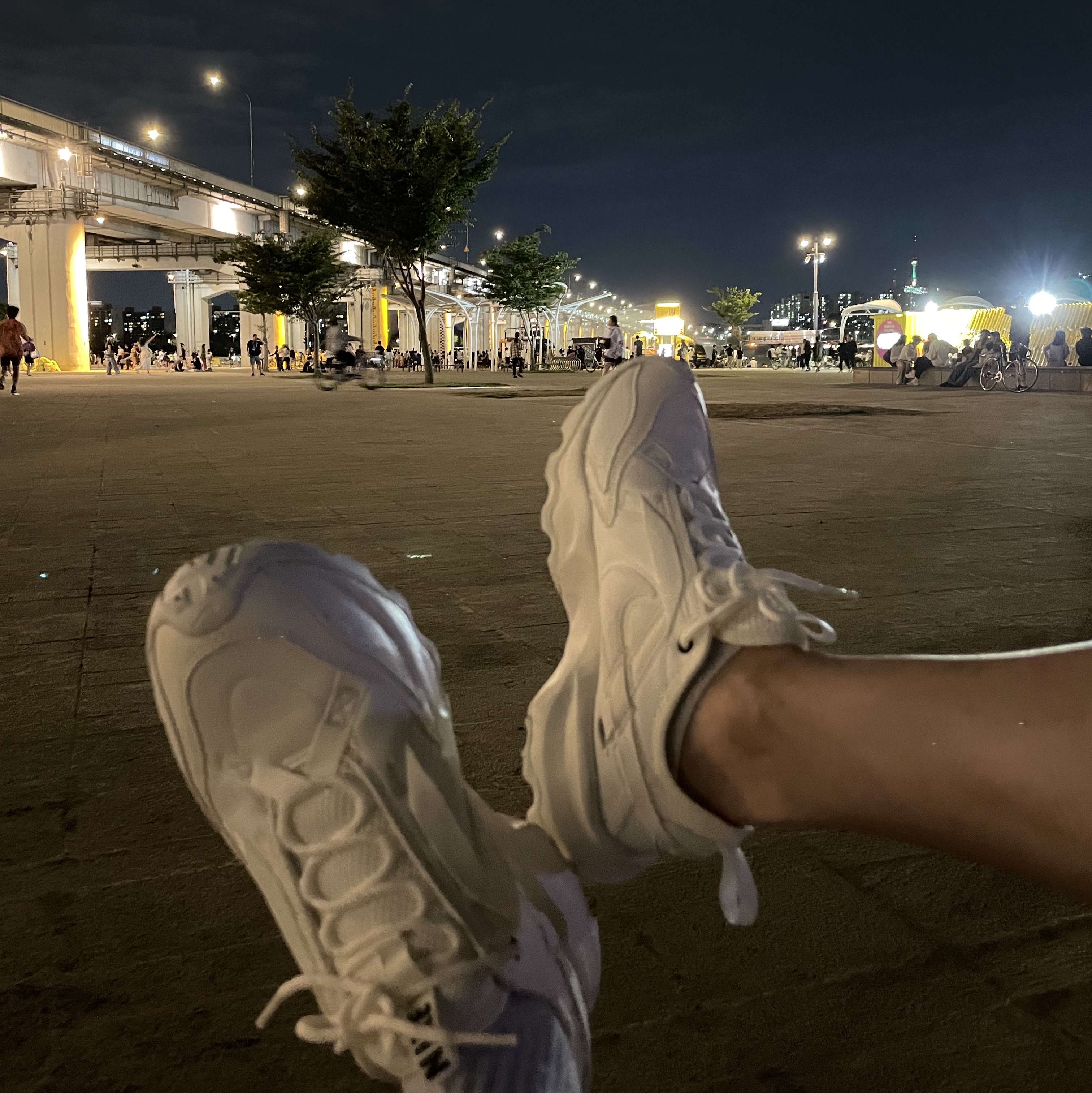 (W) Nike TC 7900 Summit White 착용 스타일