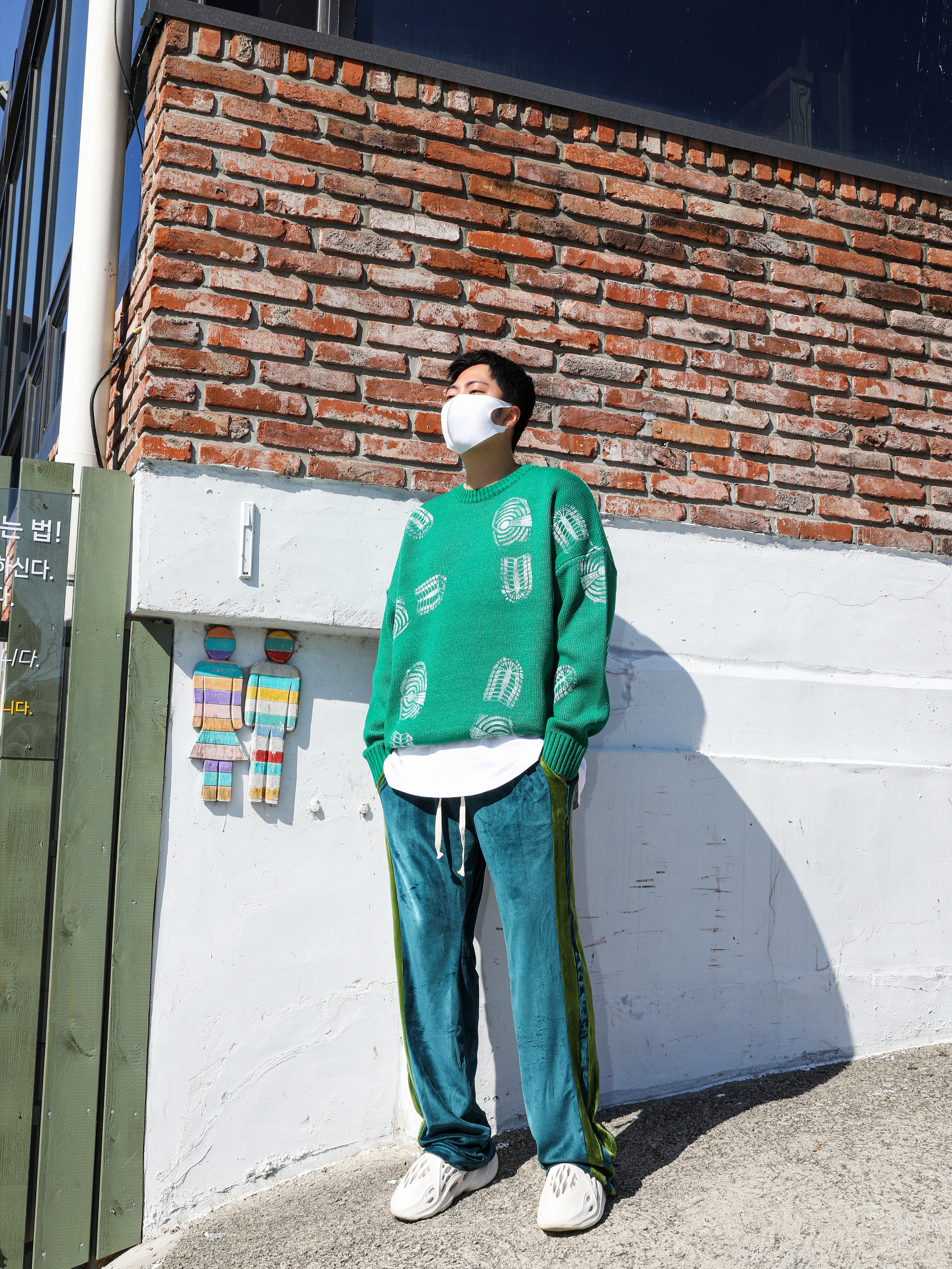 Adidas Yeezy Foam RNNR Ararat 착용 스타일 - 3