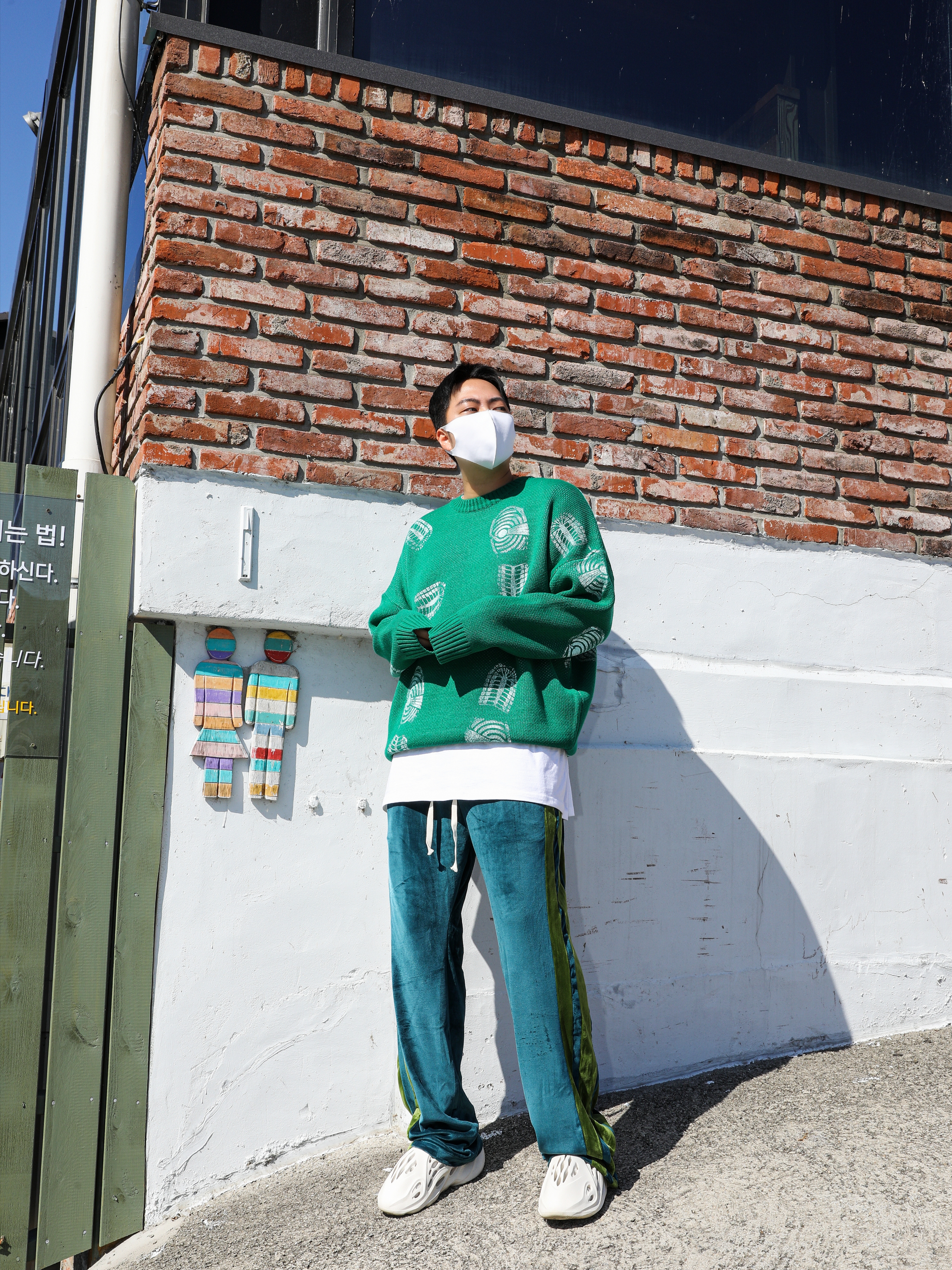 Adidas Yeezy Foam RNNR Ararat 착용 스타일 - 1