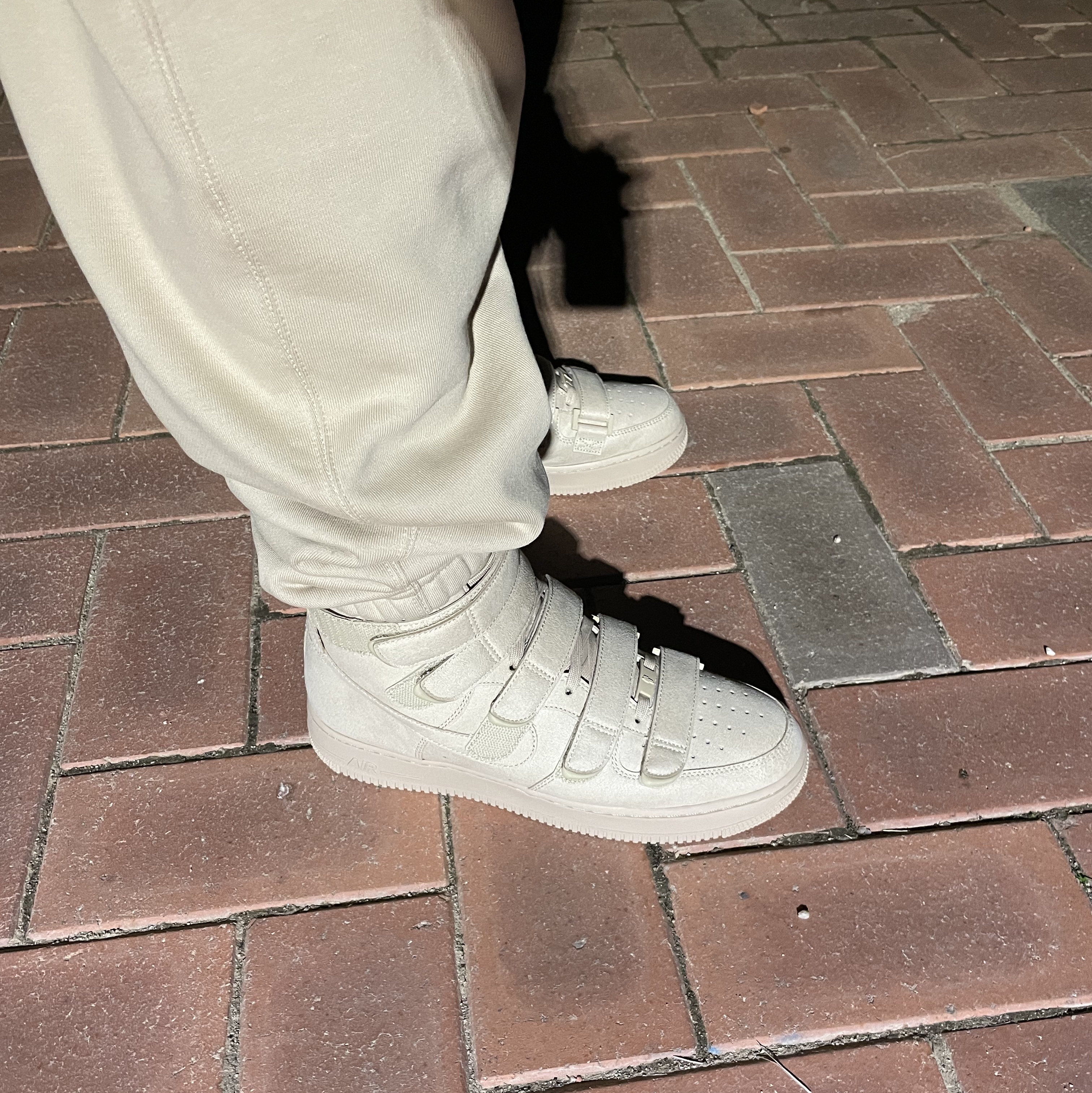 Nike x Billie Eilish Air Force 1 High '07 SP Mushroom 착용 스타일