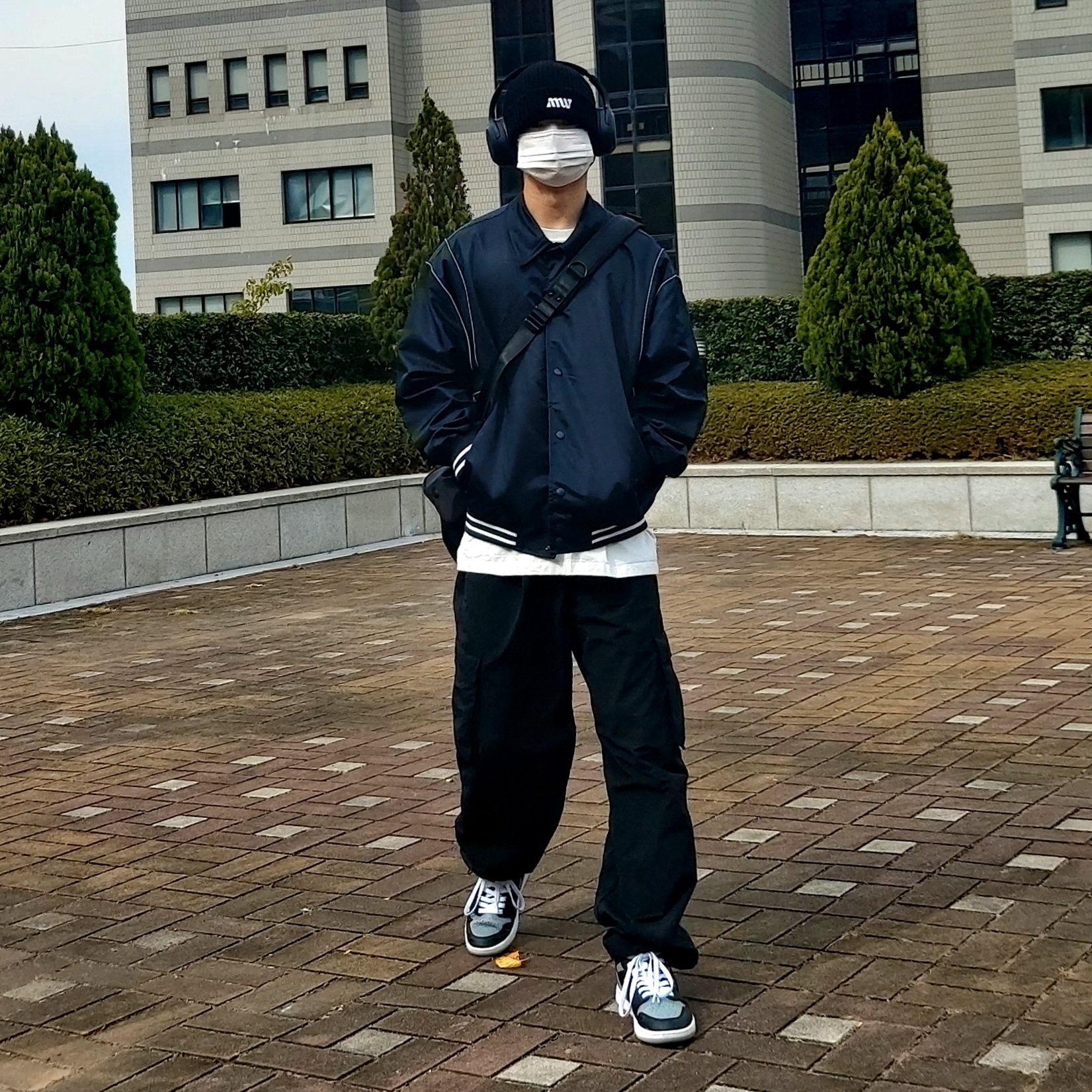 (W) Jordan 1 Mid Black Particle Grey 착용 스타일 - 2