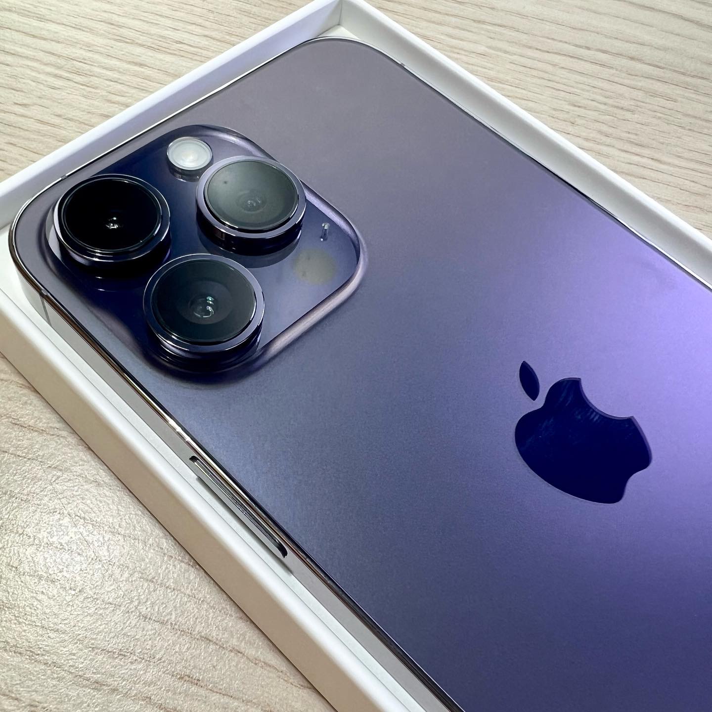 Apple iPhone 14 Pro Max 1TB Deep Purple (Korean Ver.) 착용 스타일 - 5