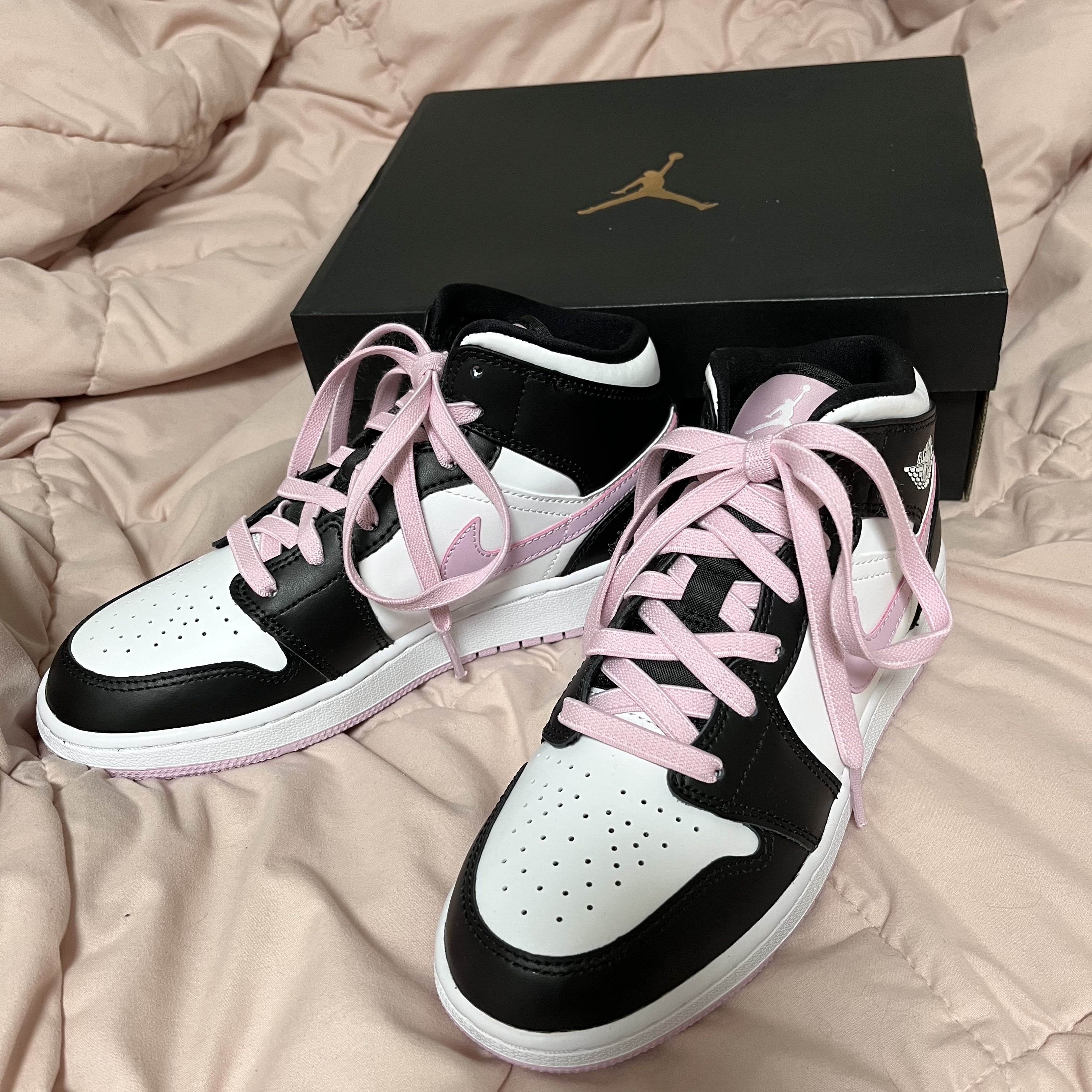 (GS) Jordan 1 Mid Light Arctic Pink 착용 스타일 - 1