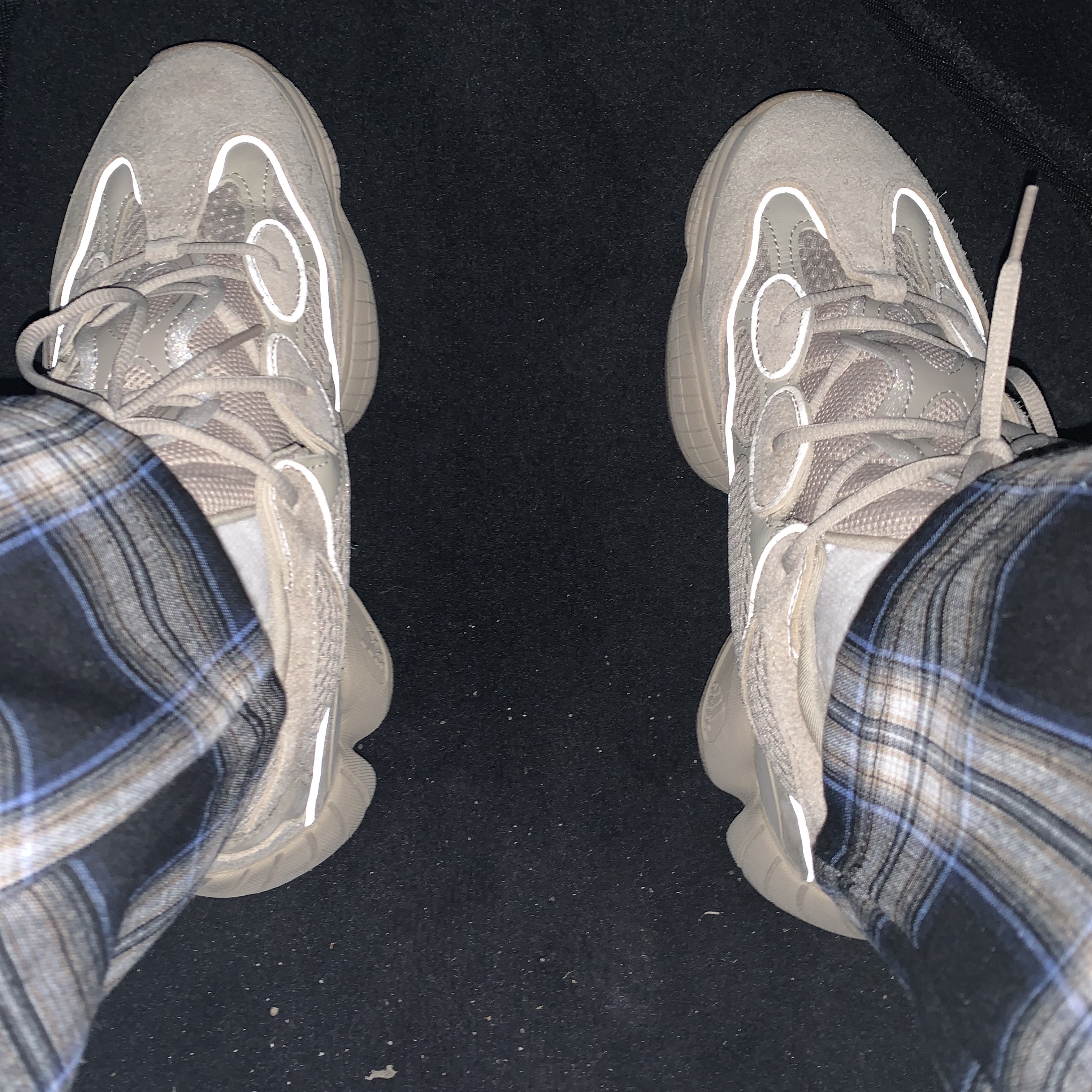 Adidas Yeezy 500 Taupe Light 착용 스타일