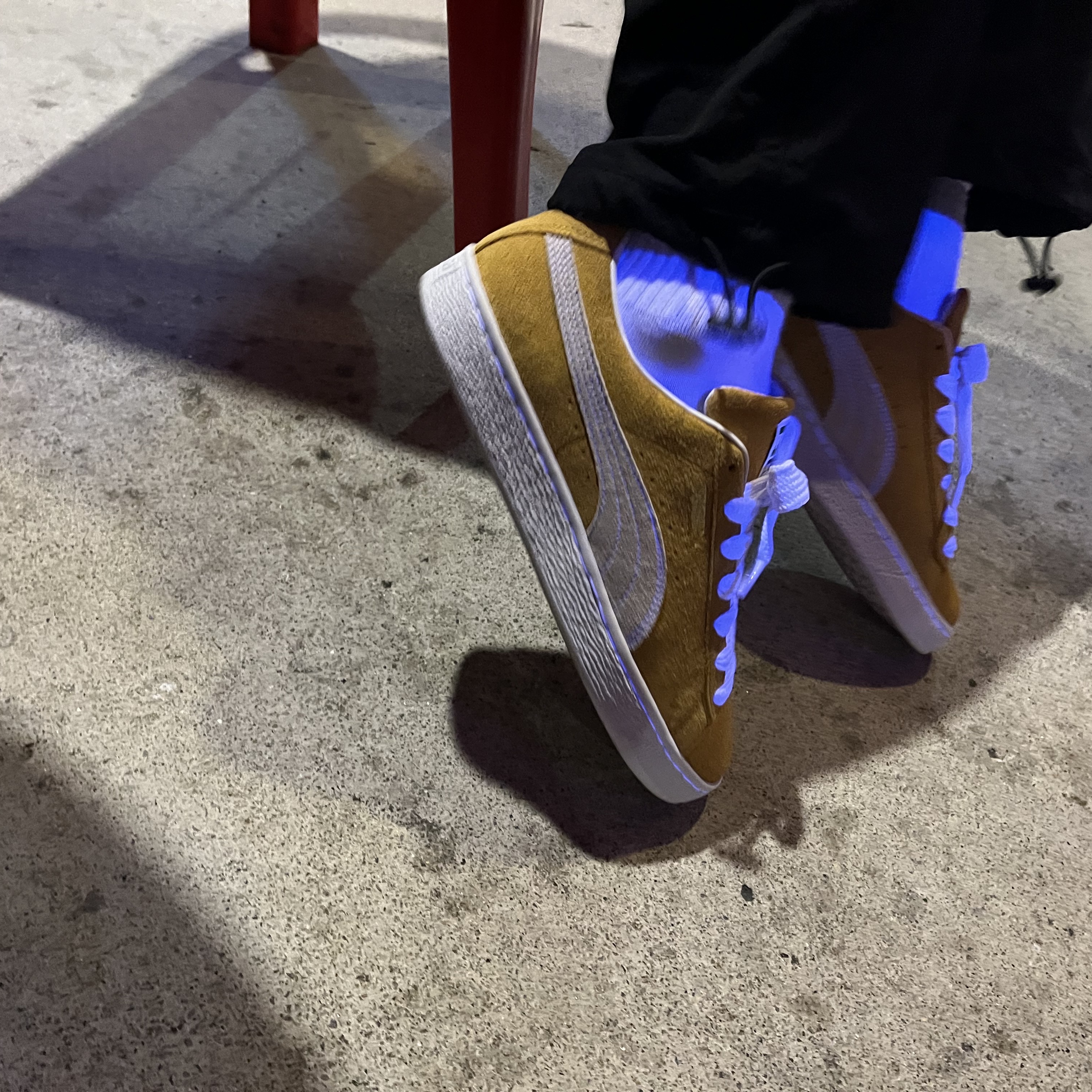 Puma Suede VTG Honey Mustard 착용 스타일 - 3