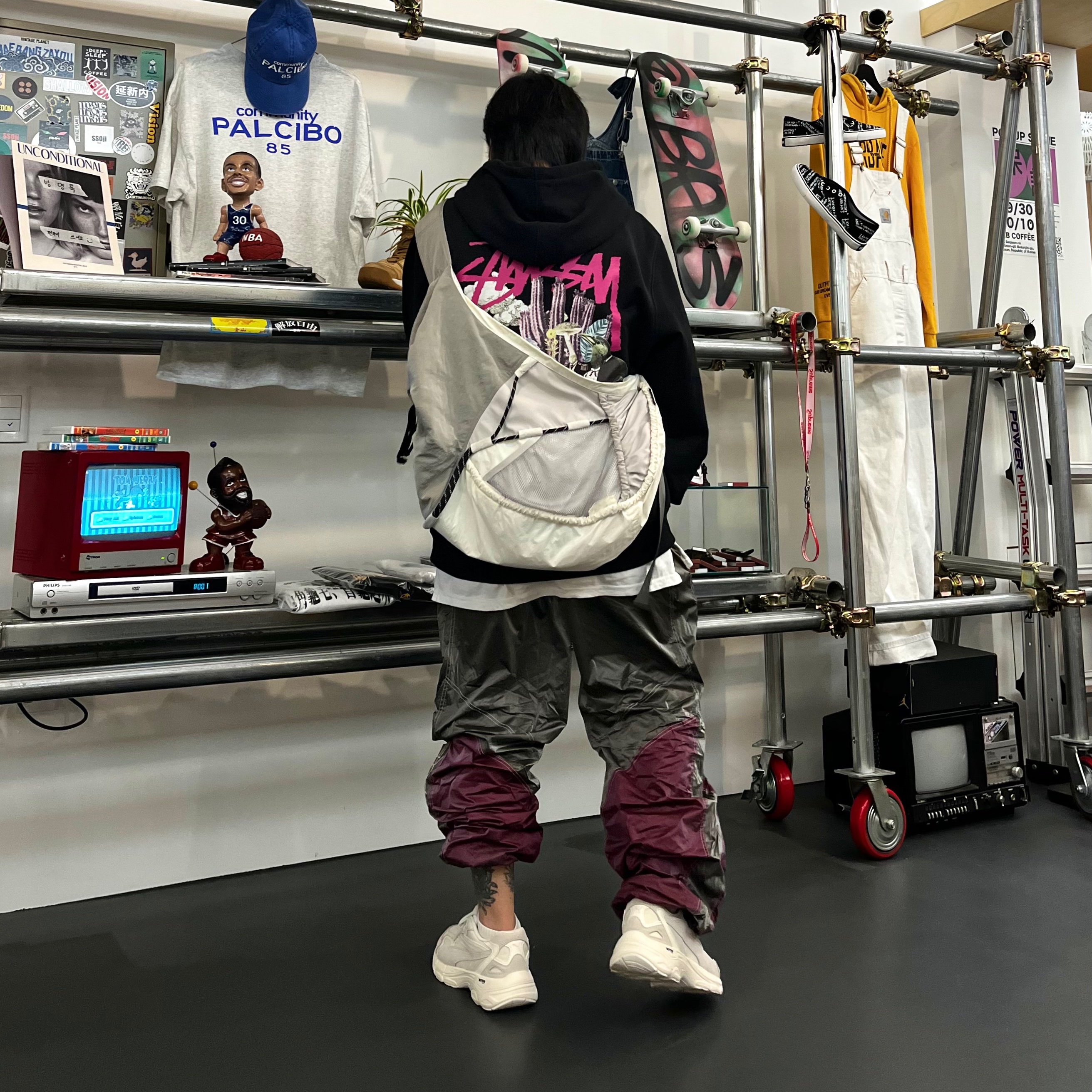 Stussy Psychedelic Hood Black 착용 스타일 - 2
