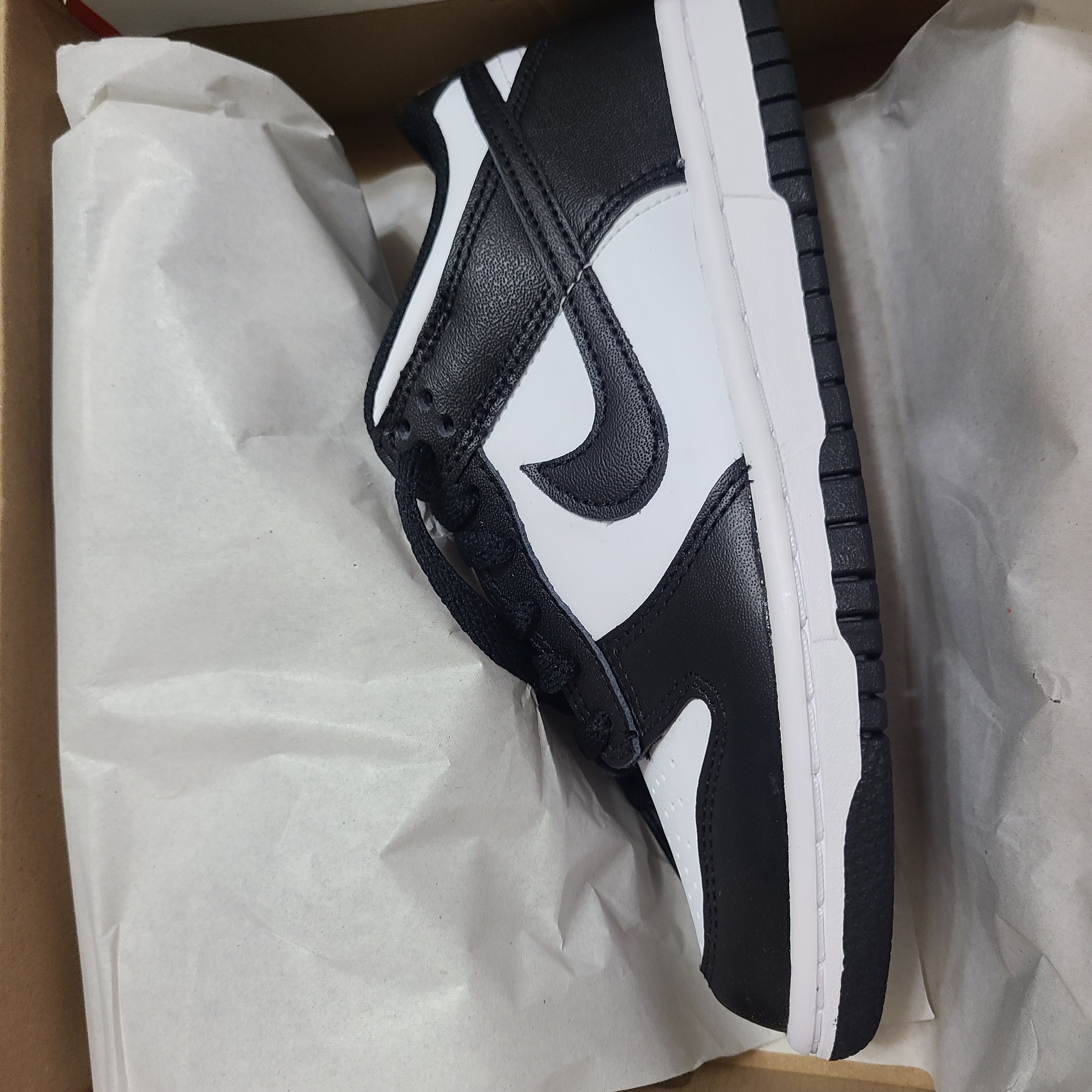 (GS) Nike Dunk Low Black 착용 스타일 - 1