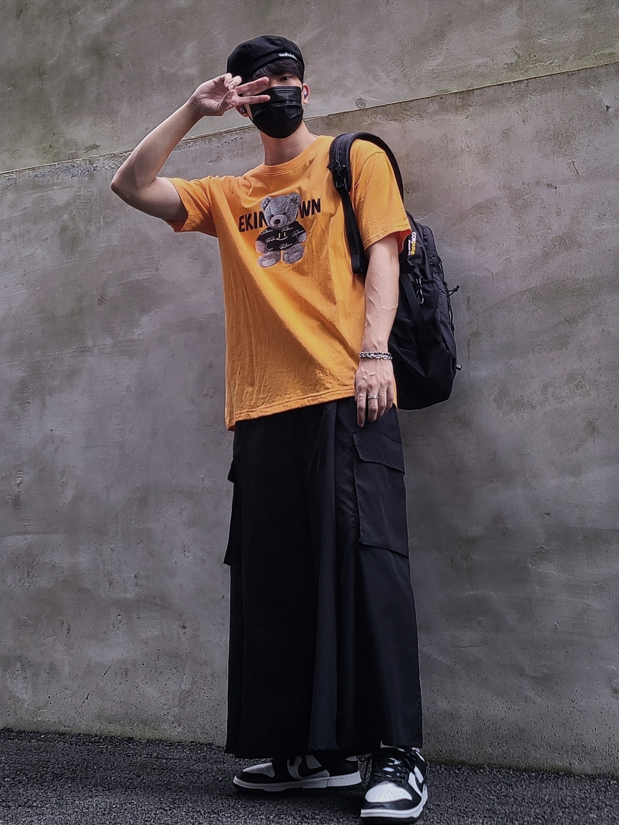 Nike Dunk Low Retro Black, Supreme Backpack Black - 22SS 착용 스타일