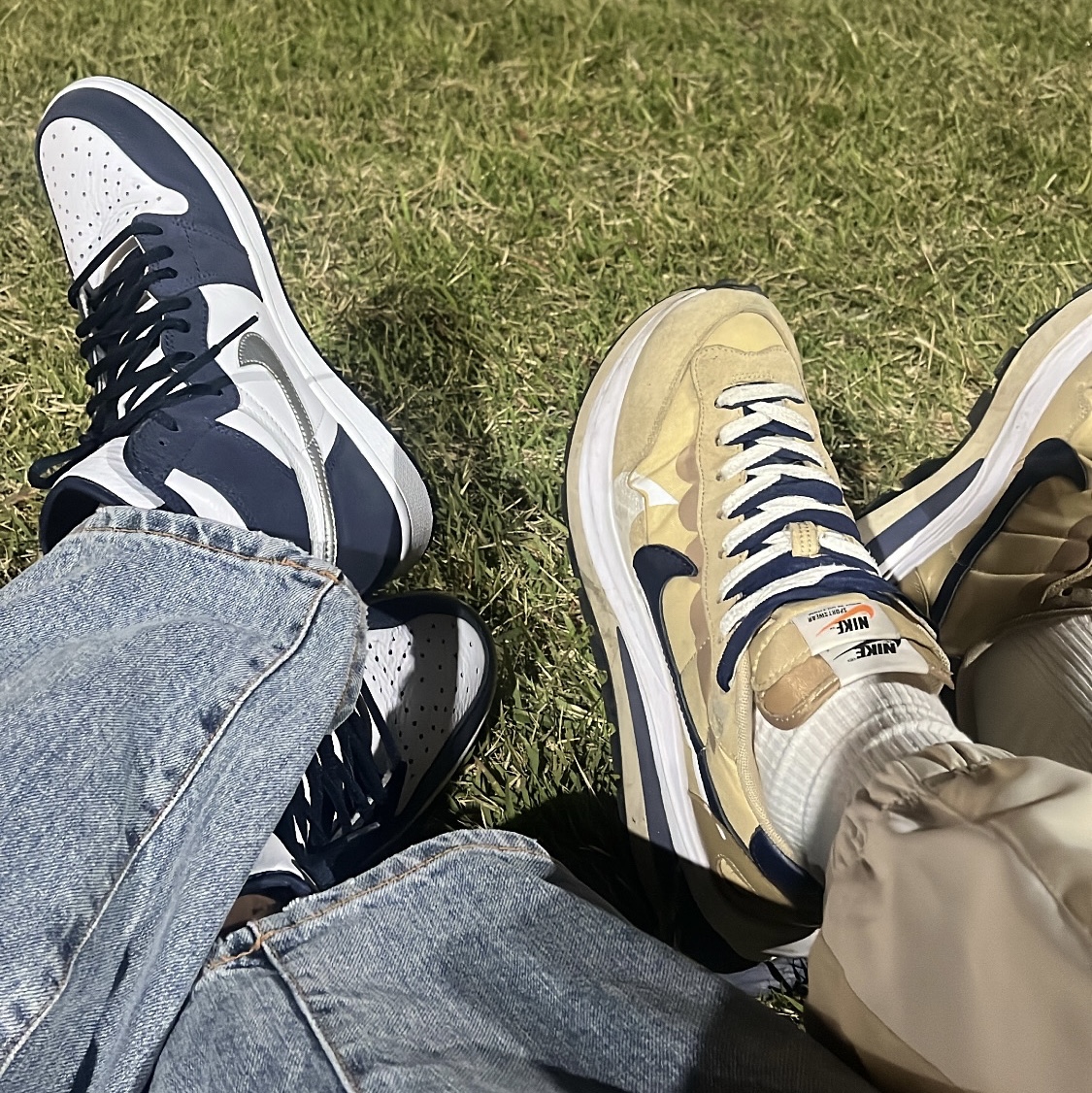 Jordan 1 Retro High OG CO.JP Midnight Navy, Nike x Sacai VaporWaffle Sesame and Blue Void 착용 스타일 - 2