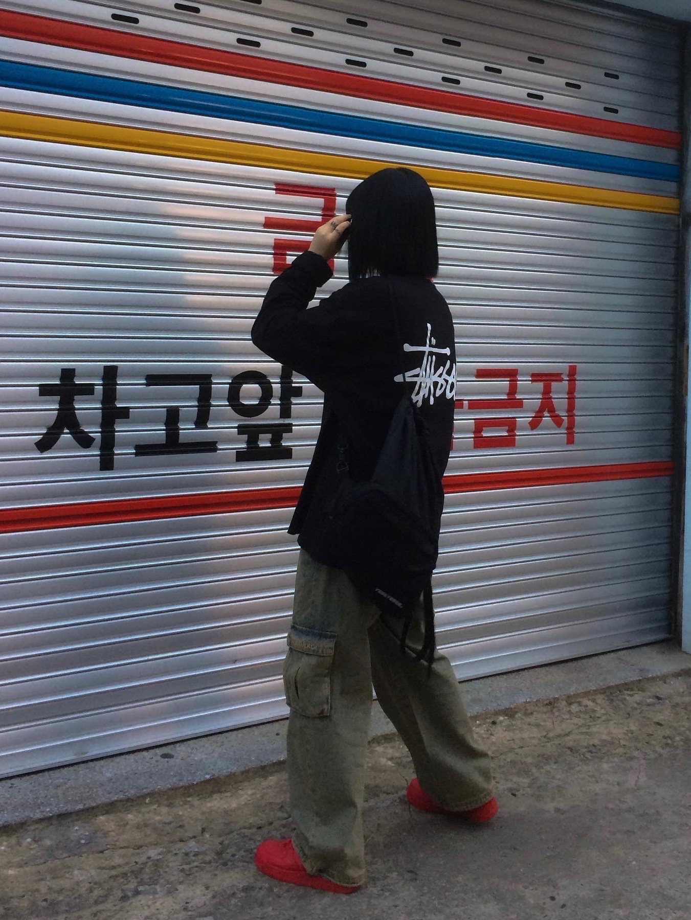 Stussy Basic Stussy LS T-Shirt Black 2022, Nike Air Force 1 '07 LV8 Low 1 Triple Red 착용 스타일 - 1