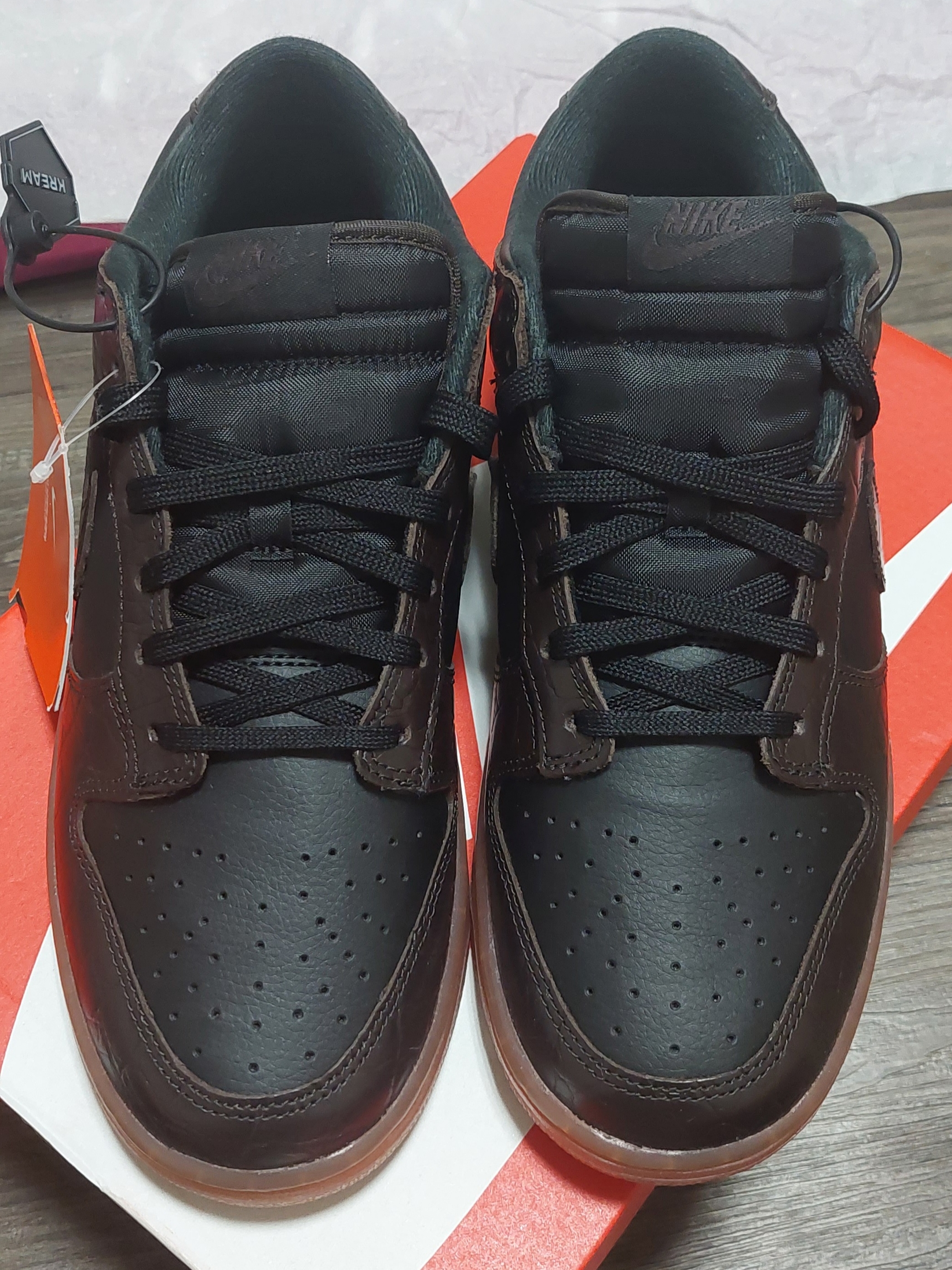 Nike Dunk Low SE Velvet Brown and Black 착용 스타일 - 1