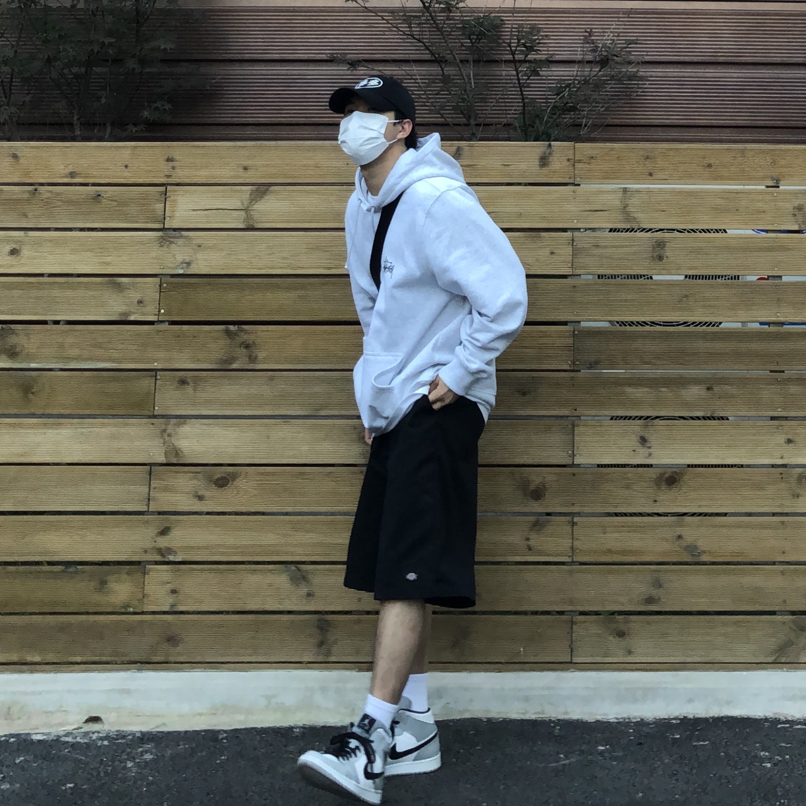 Jordan 1 Mid Light Smoke Grey, Stussy Basic Stussy Hoodie Ash Heather 2022 착용 스타일