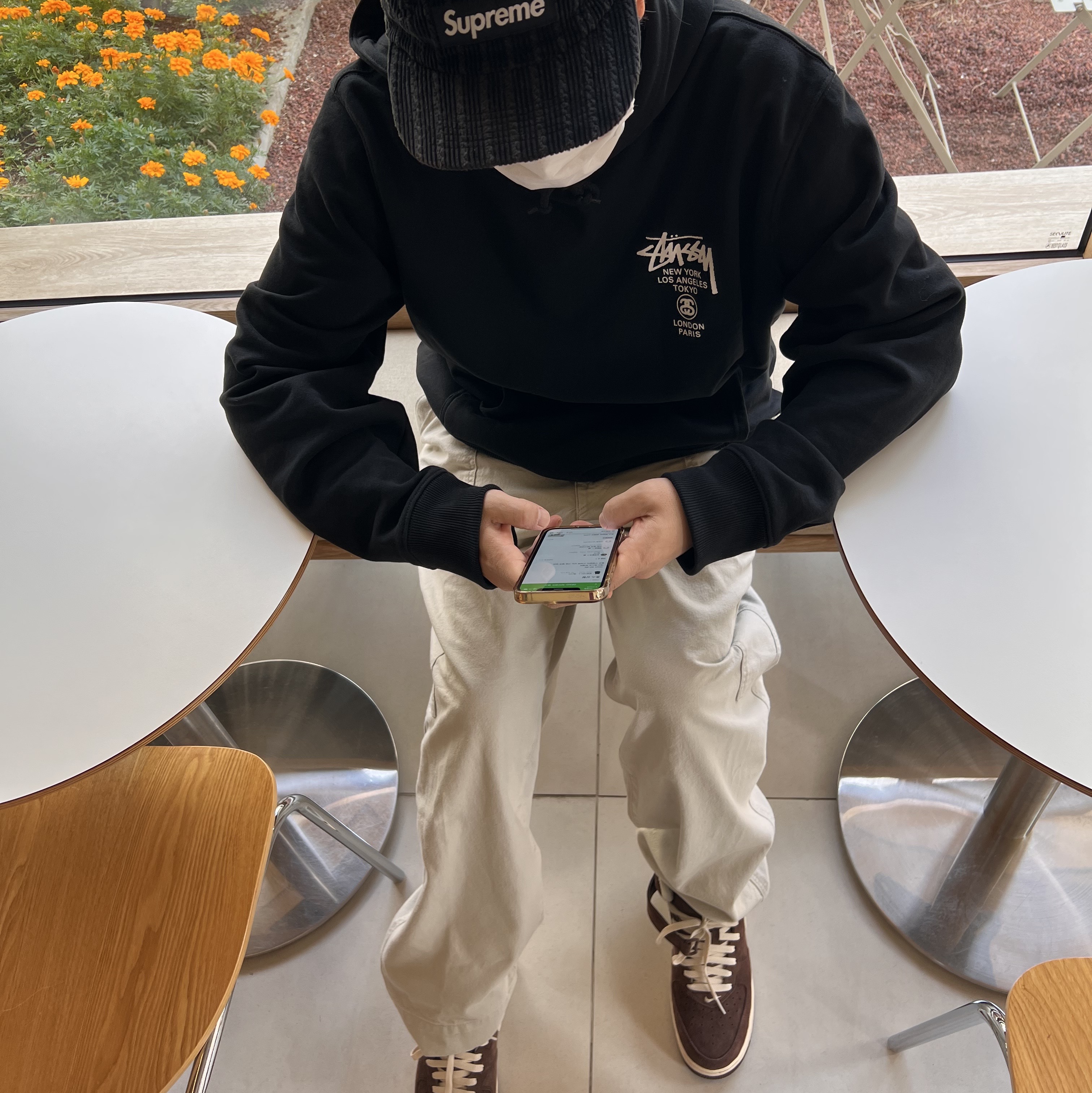 Nike Air Force 1 Mid '07 QS Chocolate, Stussy World Tour Hoodie Black 2022 착용 스타일 - 1