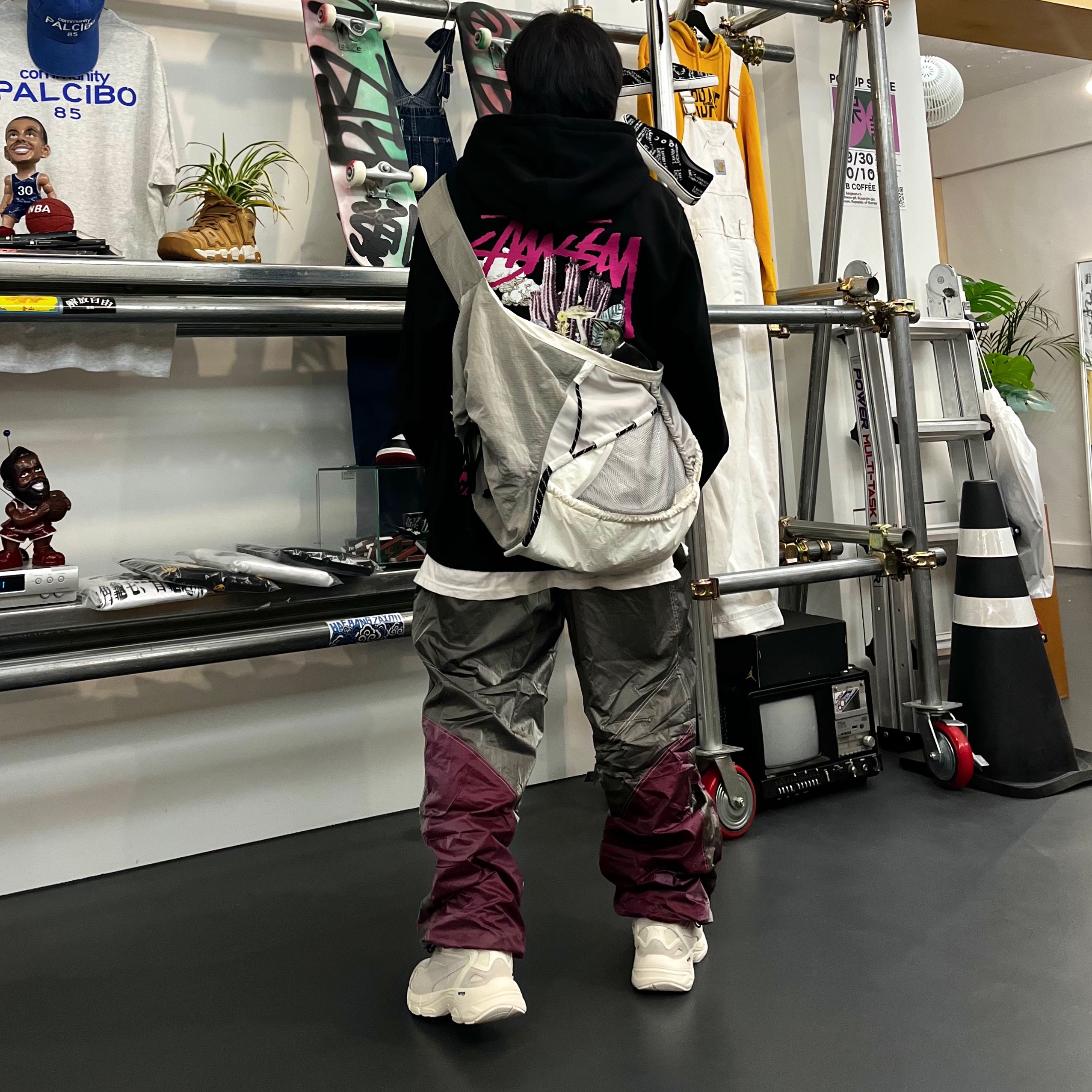 Stussy Psychedelic Hood Black 착용 스타일 - 3