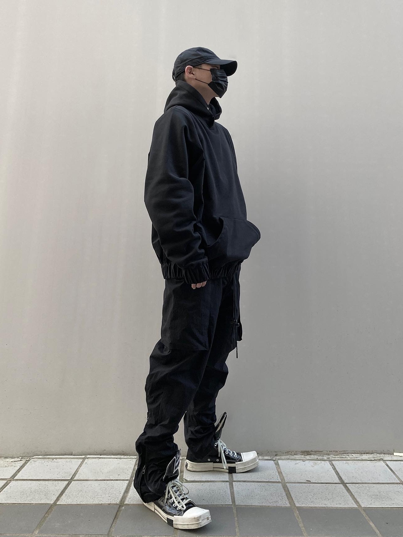 Converse x Drkshdw Turbodrk Chuck 70 Hi Black Lacquered Denim 착용 스타일 - 3