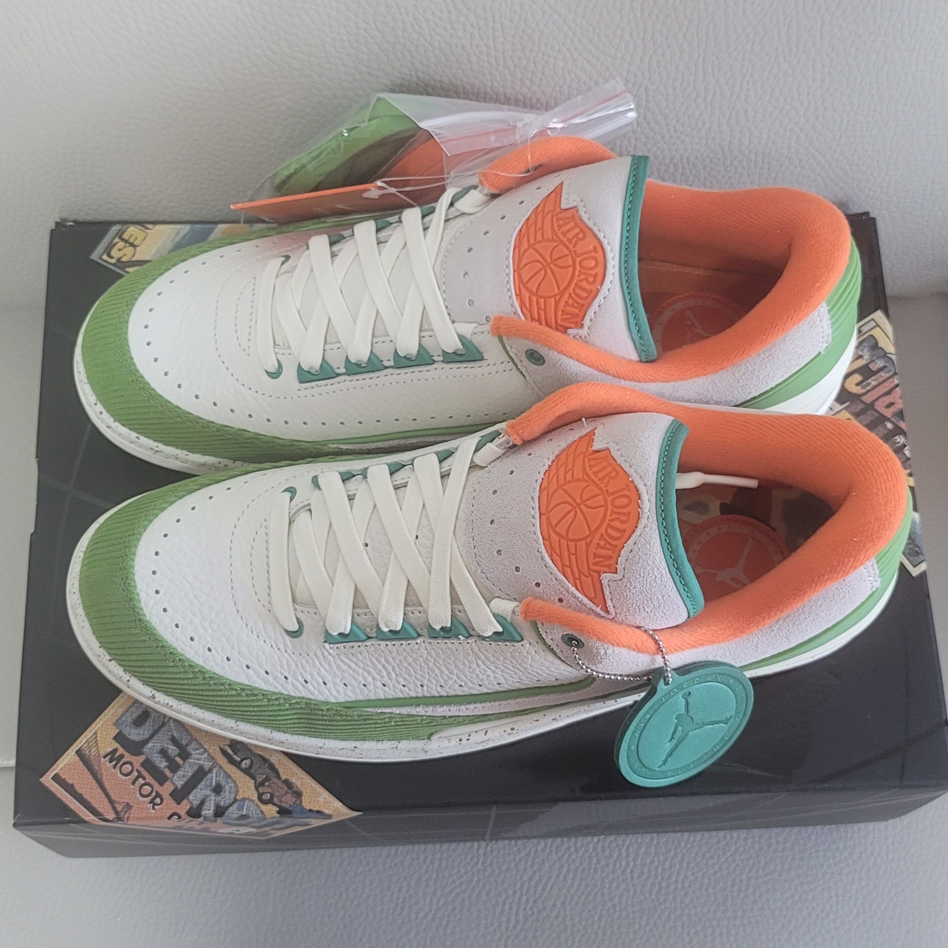 (W) Jordan 2 x Titan Retro Low Sail Safety Orange 착용 스타일 - 2