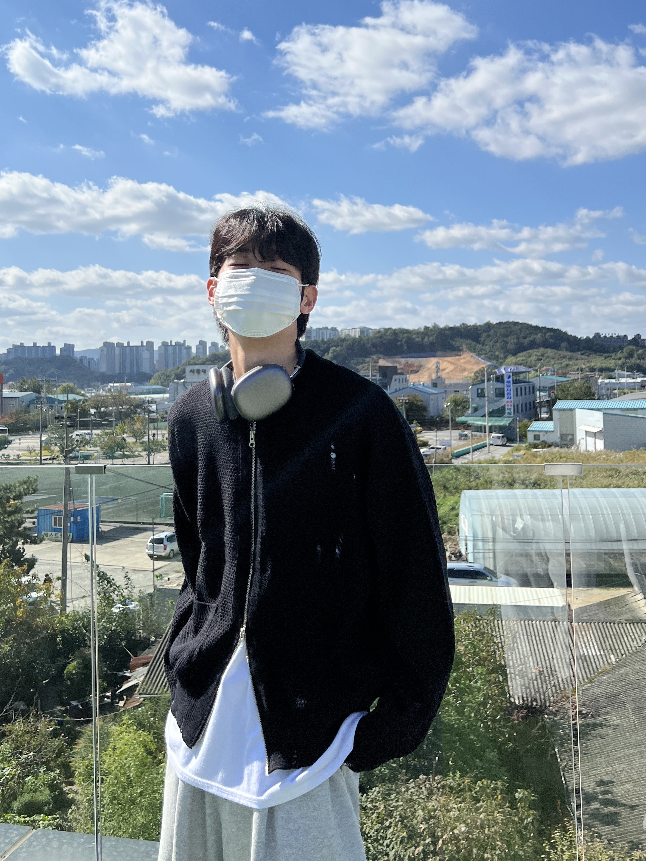 Apple AirPods Max Lightning Space Gray (Korean Ver.), Nike Air Force 1 '07 Low White 착용 스타일 - 1