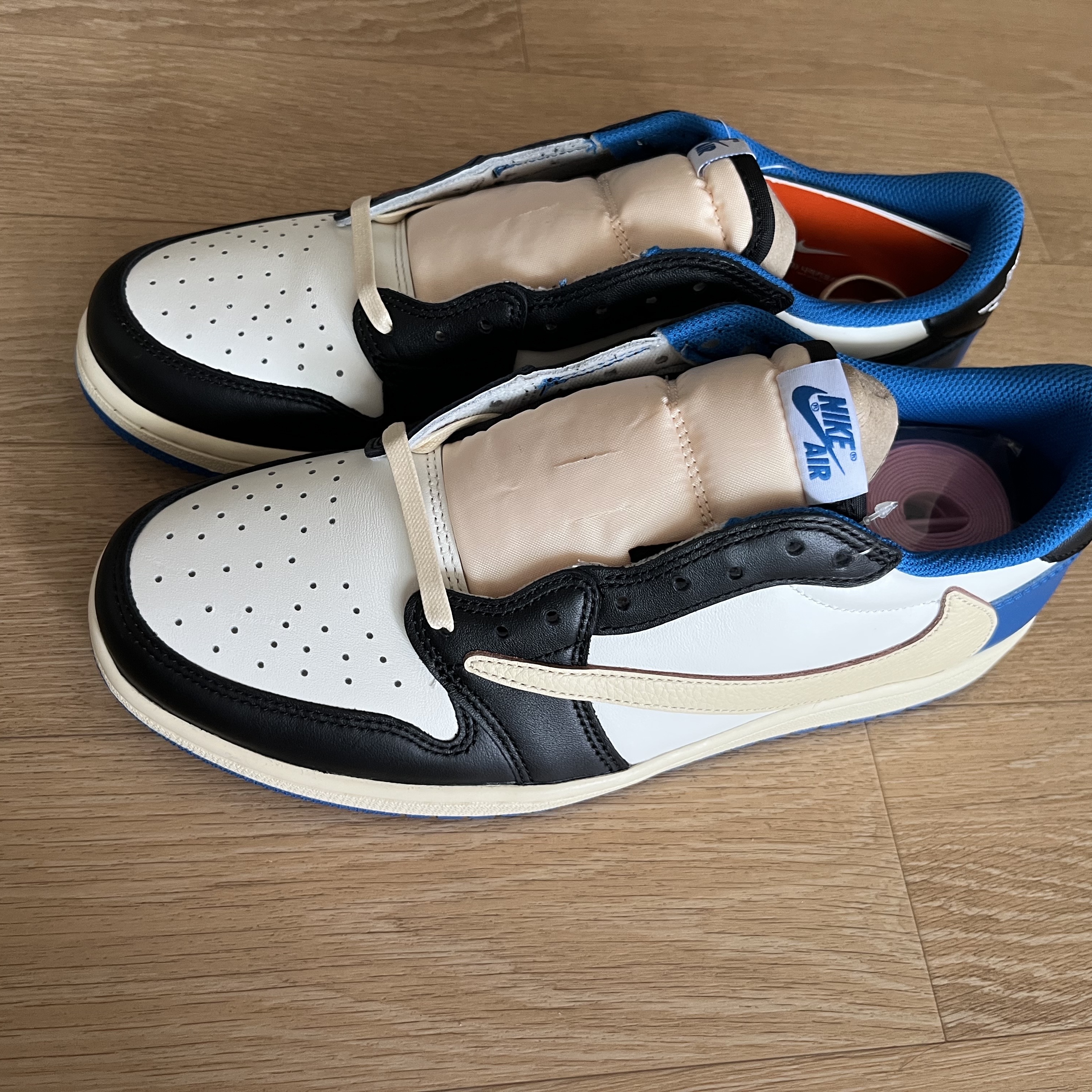 Jordan 1 x Travis Scott x Fragment Retro Low OG SP Military Blue 착용 스타일