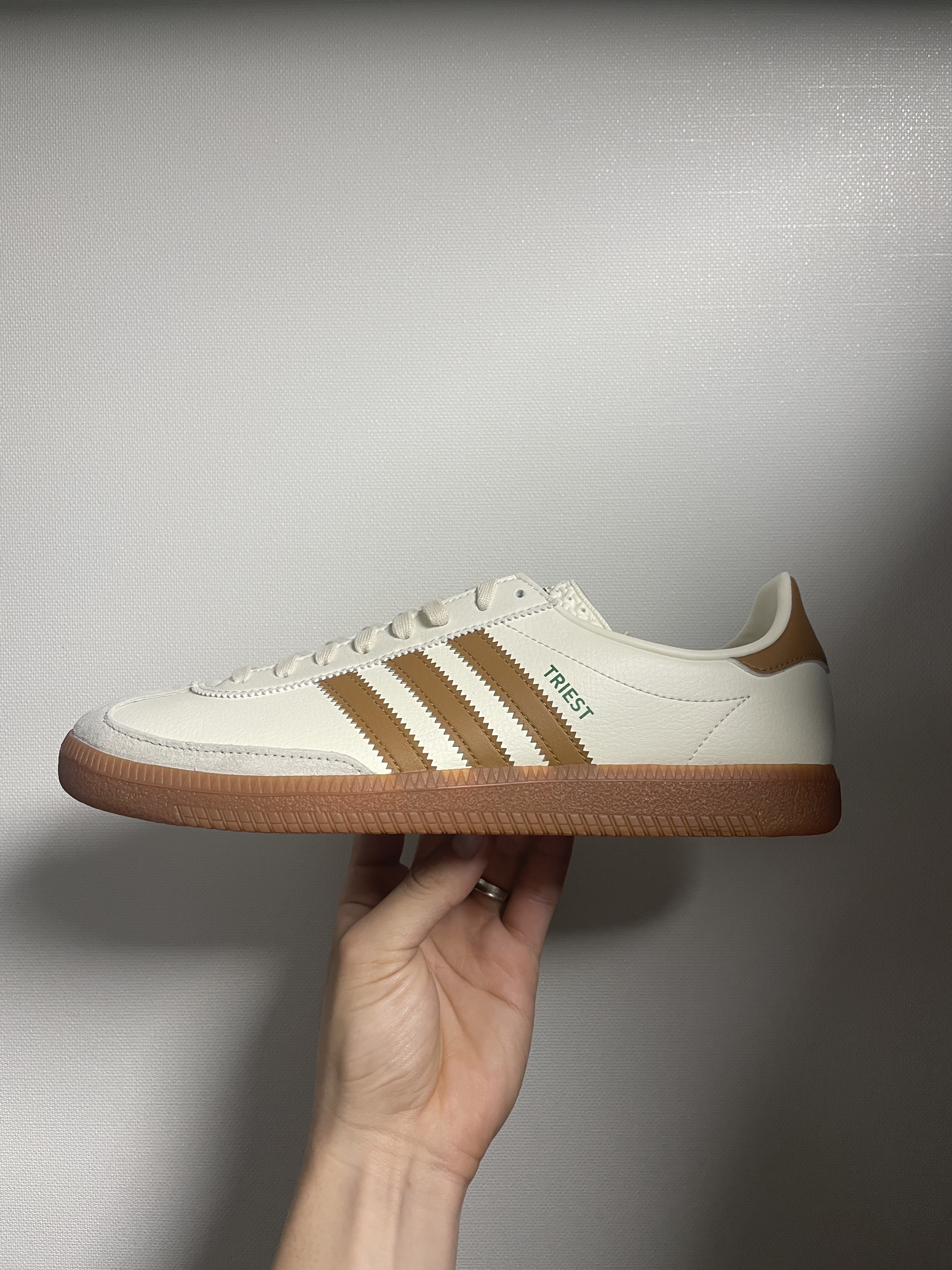 Adidas City Series Triest Cream White 착용 스타일 - 3