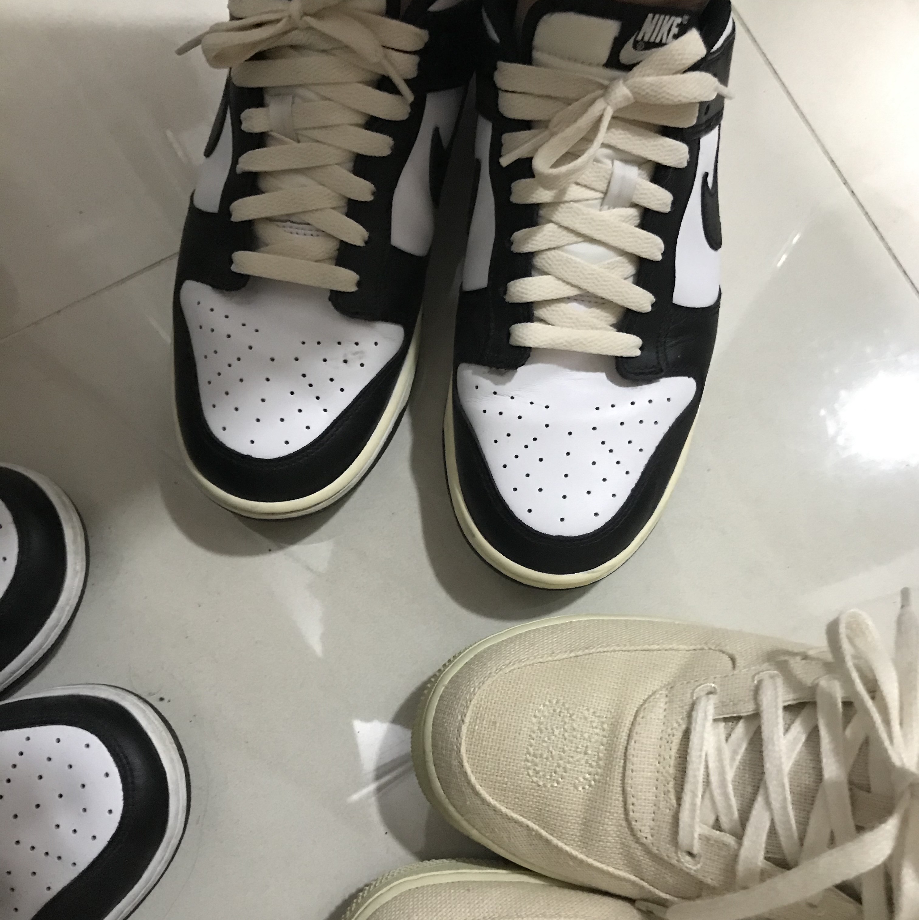 Nike Dunk Low Retro Black, Nike x Stussy Air Force 1 '07 Mid SP Fossil 착용 스타일