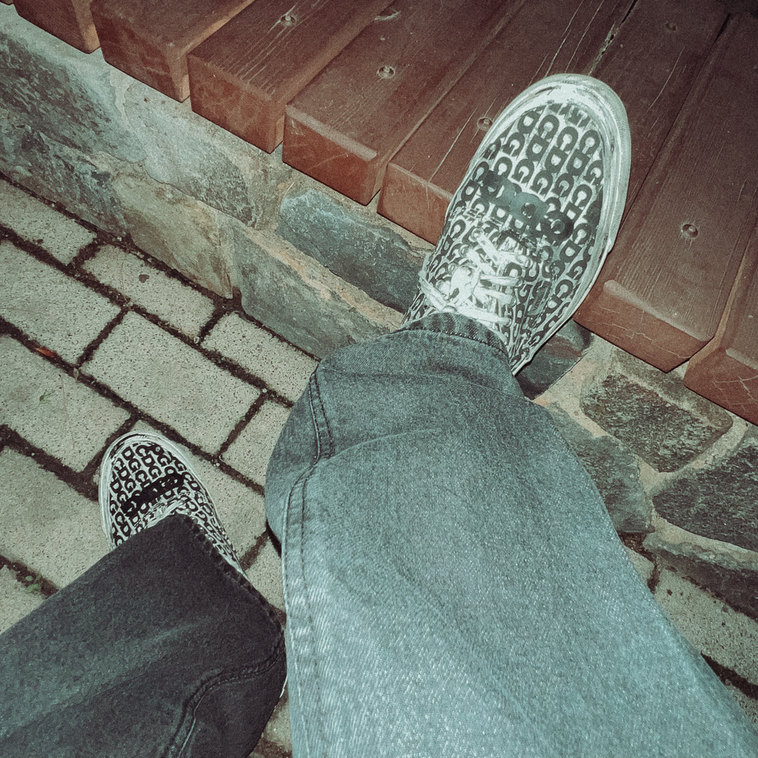 Vans ComfyCush Old Skool Black True white, Vans Authentic Mule Black 착용 스타일 - 4