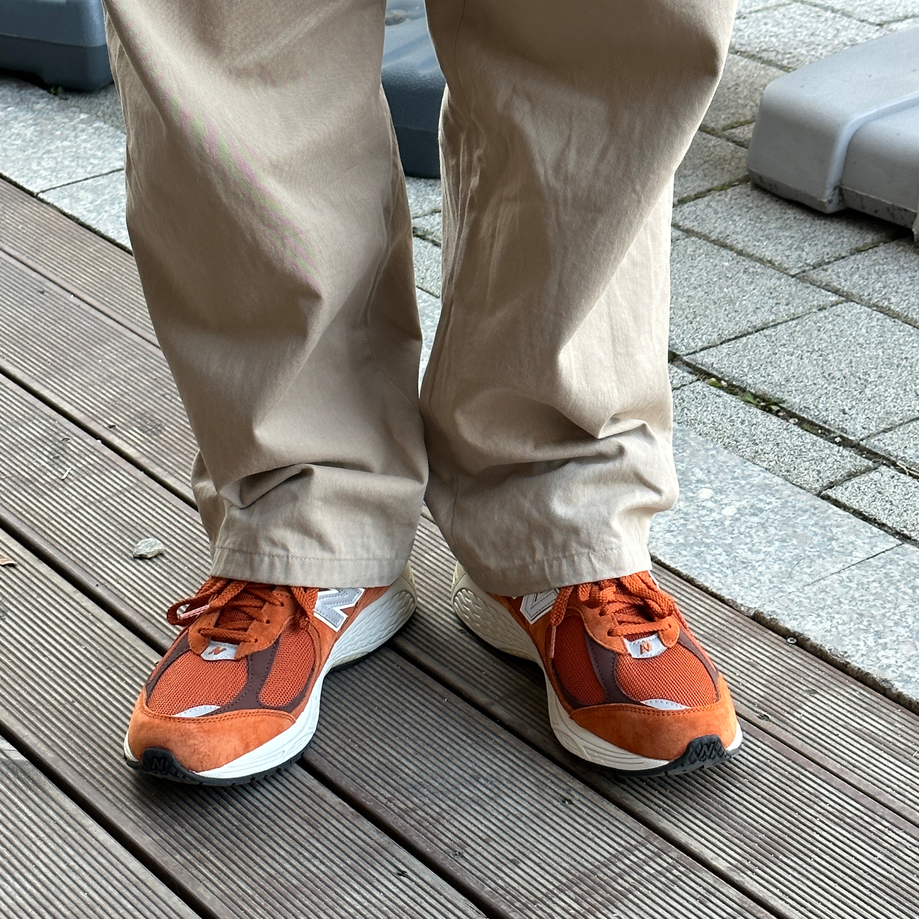 New Balance 2002R Rust Oxide 착용 스타일 - 4