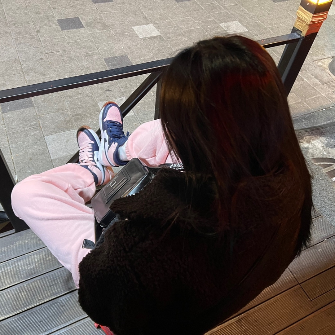 (W) Jordan 1 Retro High OG Atmosphere, (Kids) Nike Everyday Plus Socks Pink White (6 Pack/Korean Ver.) 착용 스타일
