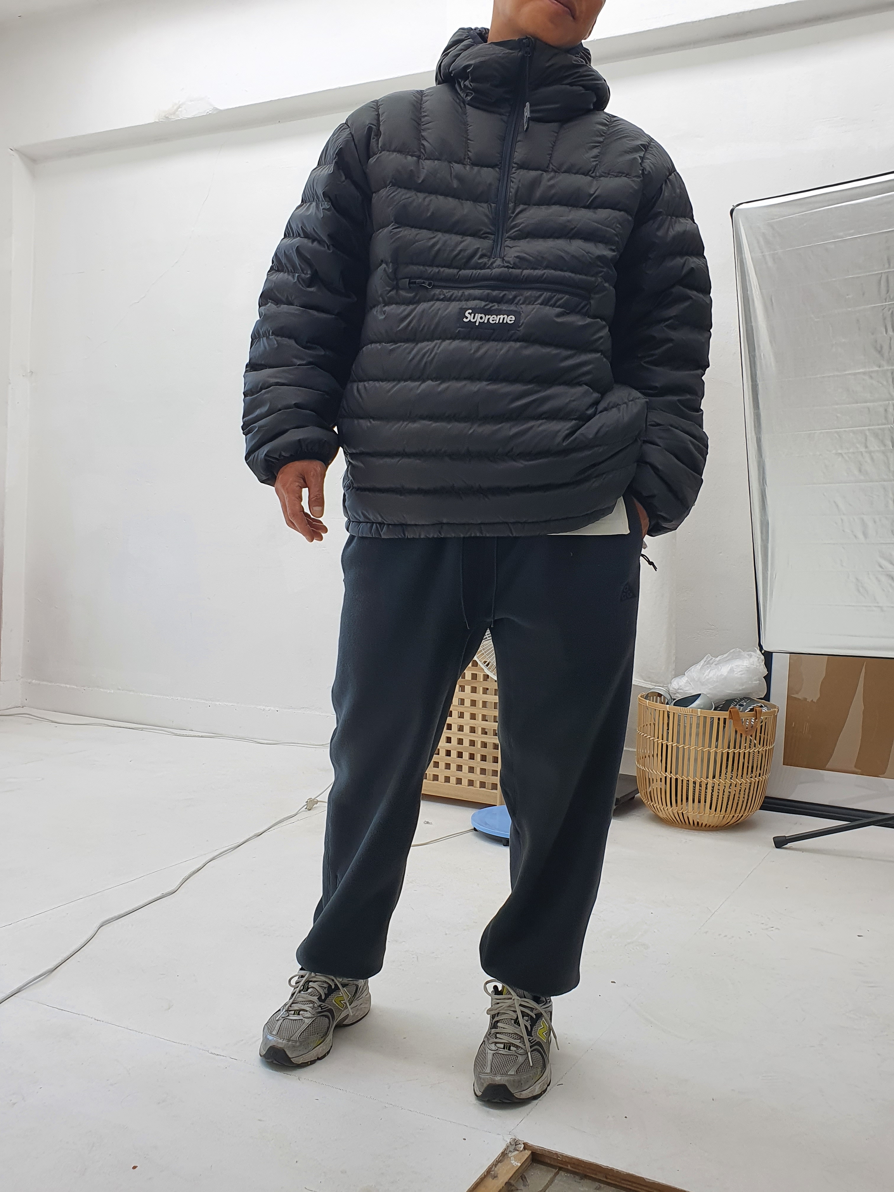 Supreme Micro Down Half Zip Hooded Pullover Black - 22FW 착용 스타일 - 2