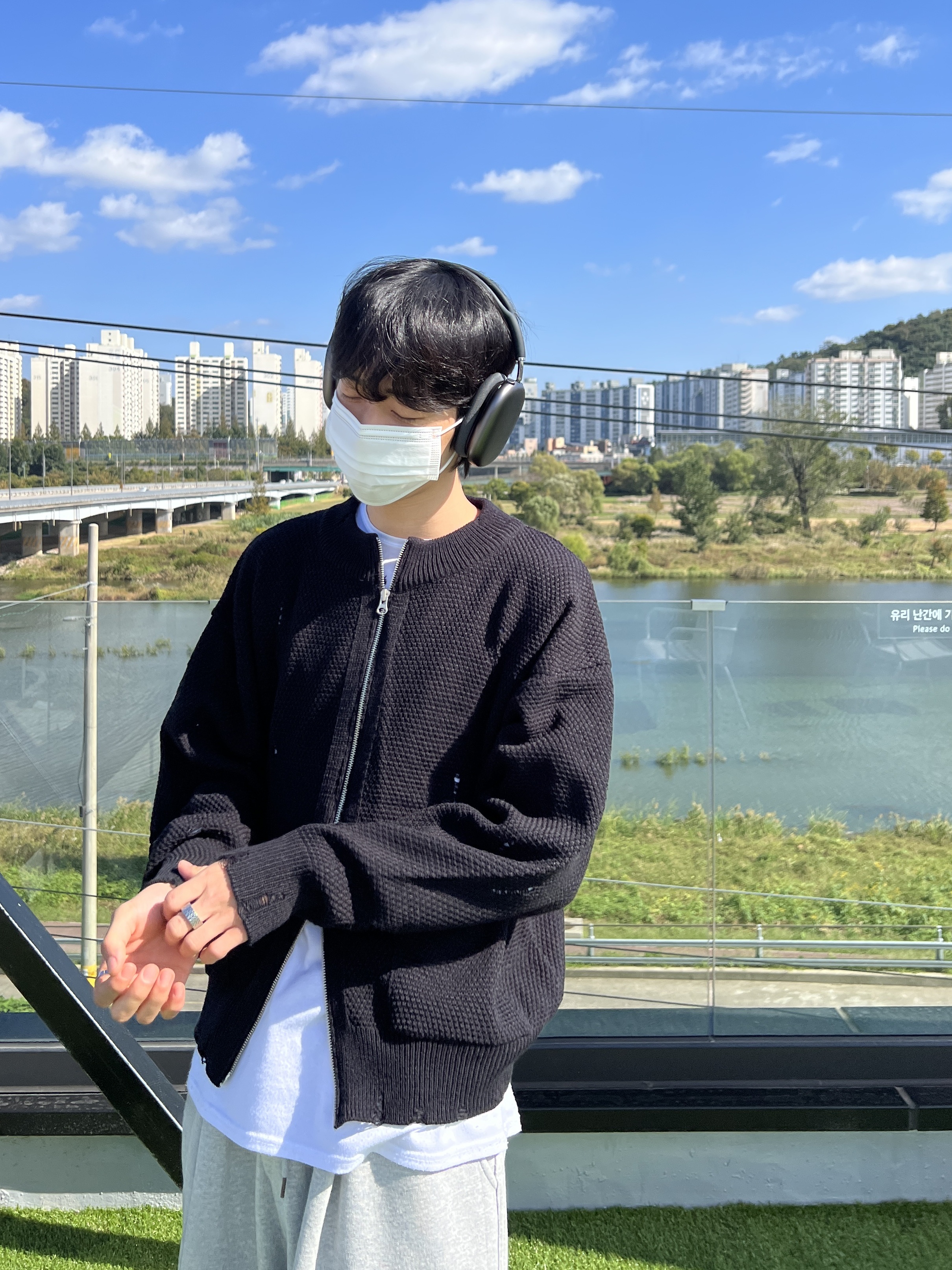 Apple AirPods Max Lightning Space Gray (Korean Ver.), Nike Air Force 1 '07 Low White 착용 스타일 - 4