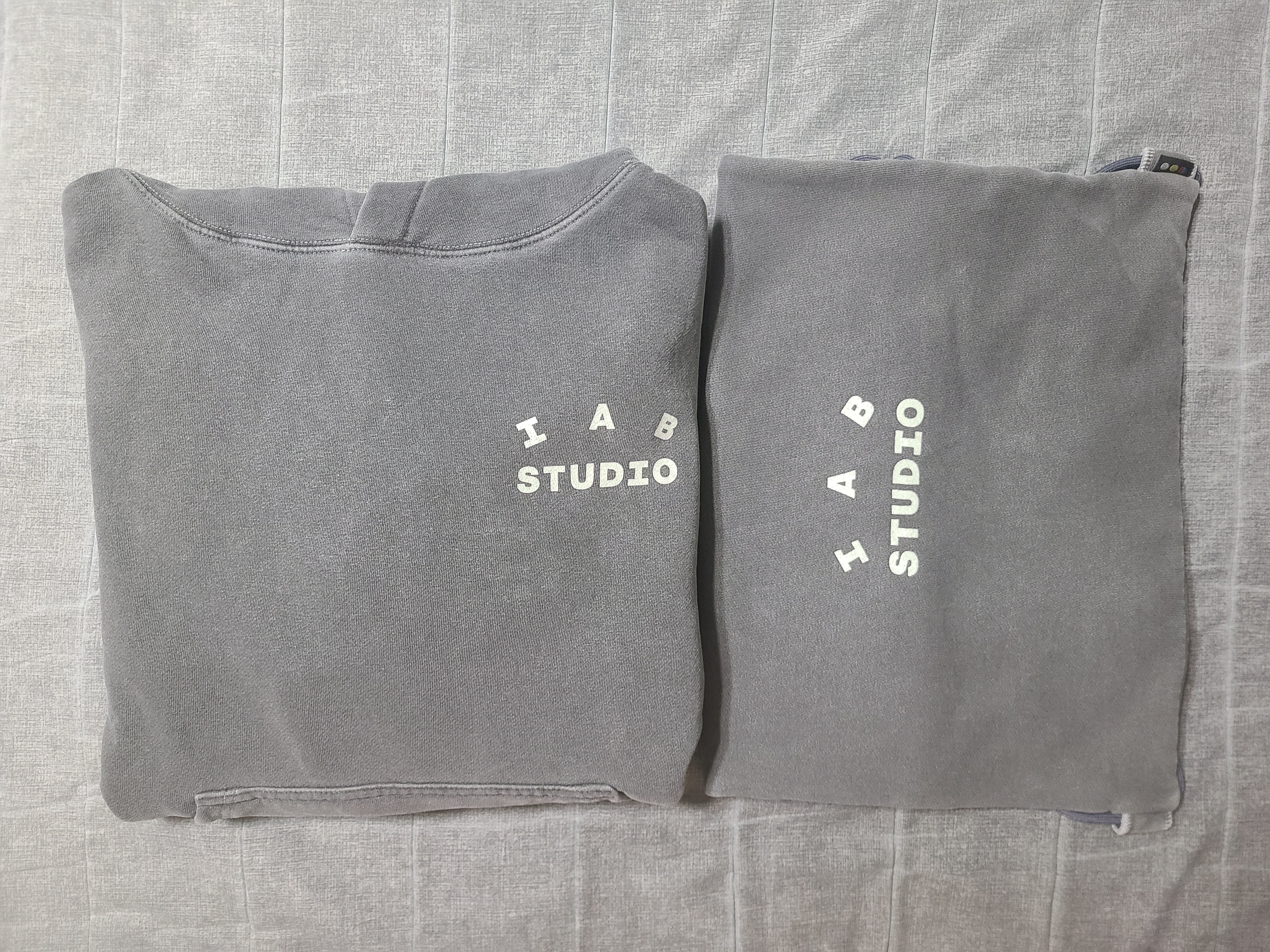 IAB Studio Pigment Hoodie & Sack Black 착용 스타일