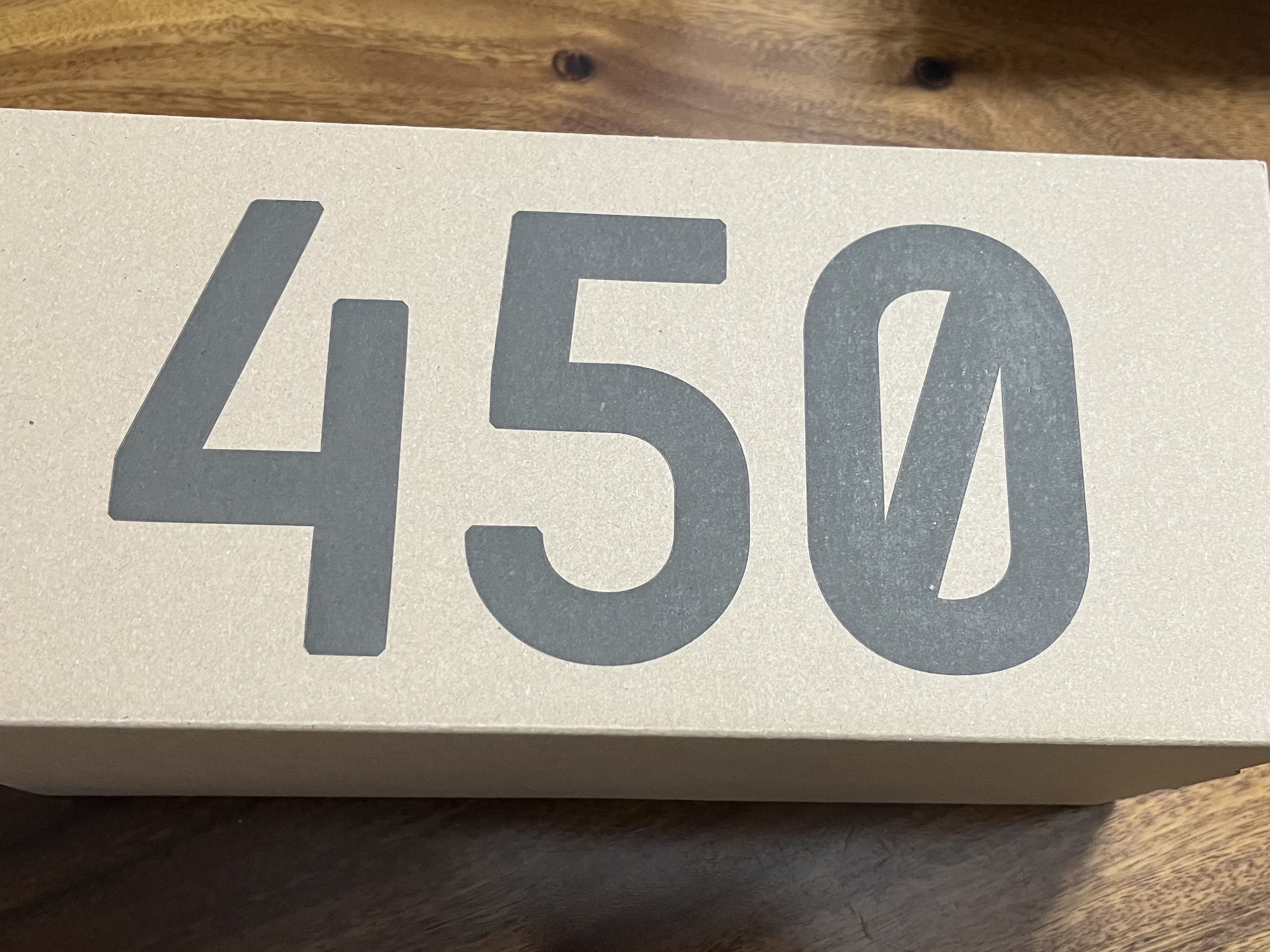 Adidas Yeezy 450 Stone Flax 착용 스타일 - 1
