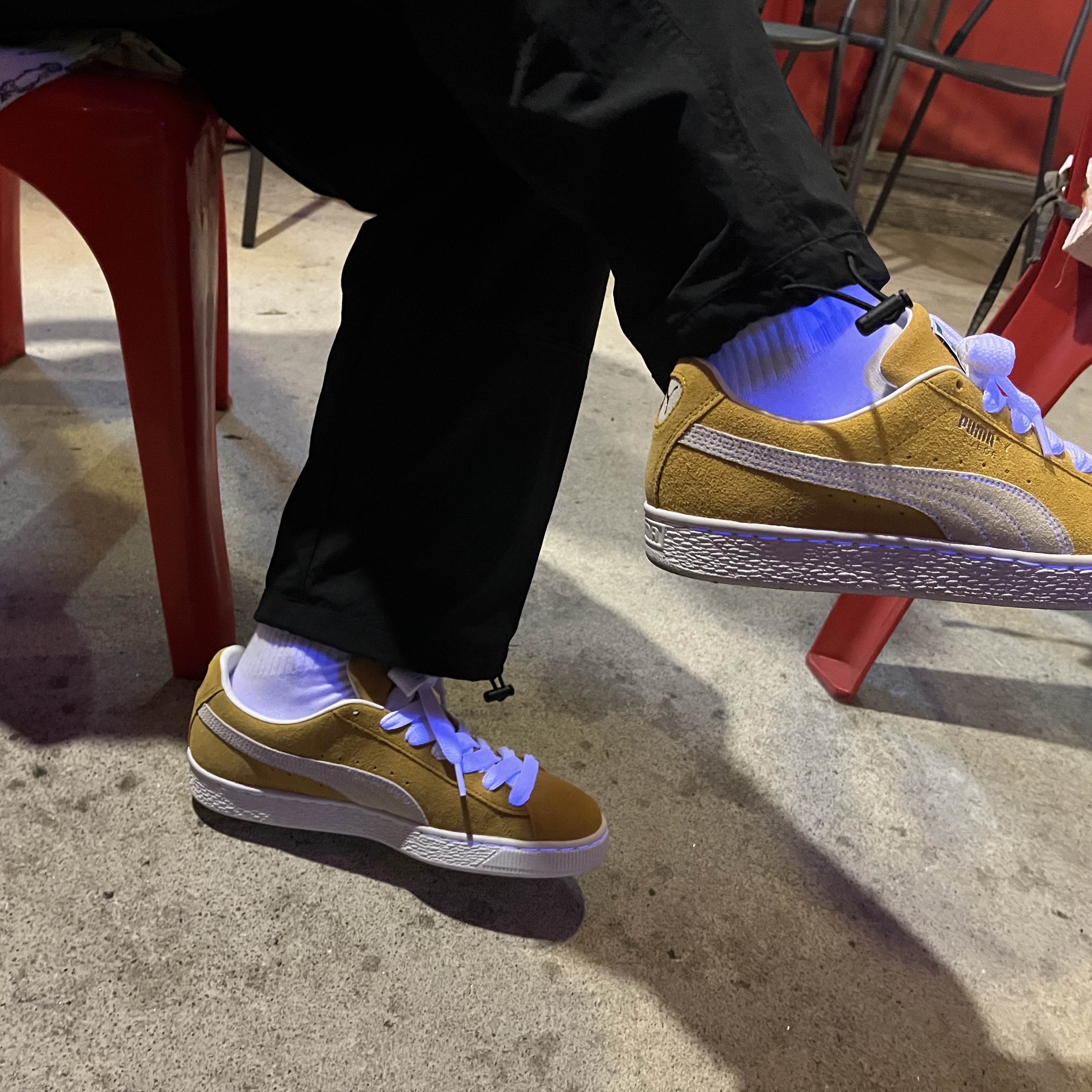 Puma Suede VTG Honey Mustard 착용 스타일 - 4