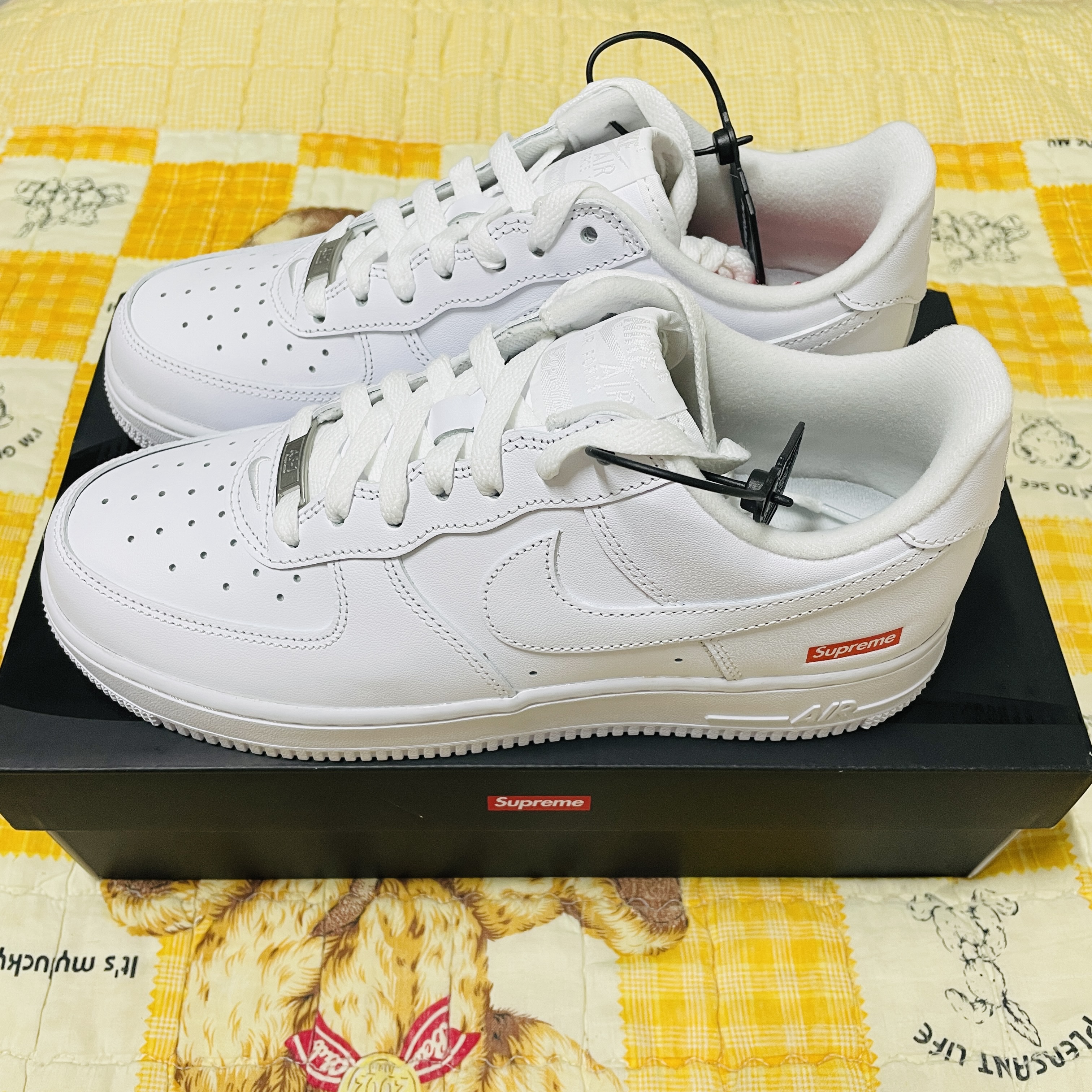 Nike x Supreme Air Force 1 Low White 착용 스타일 - 2