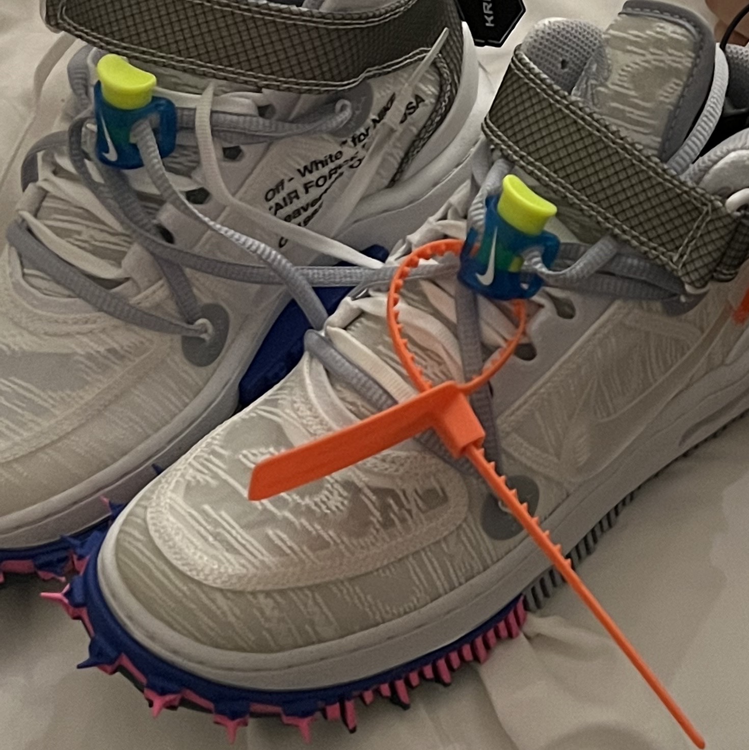 Nike x Off-White Air Force 1 Mid SP White 착용 스타일 - 3