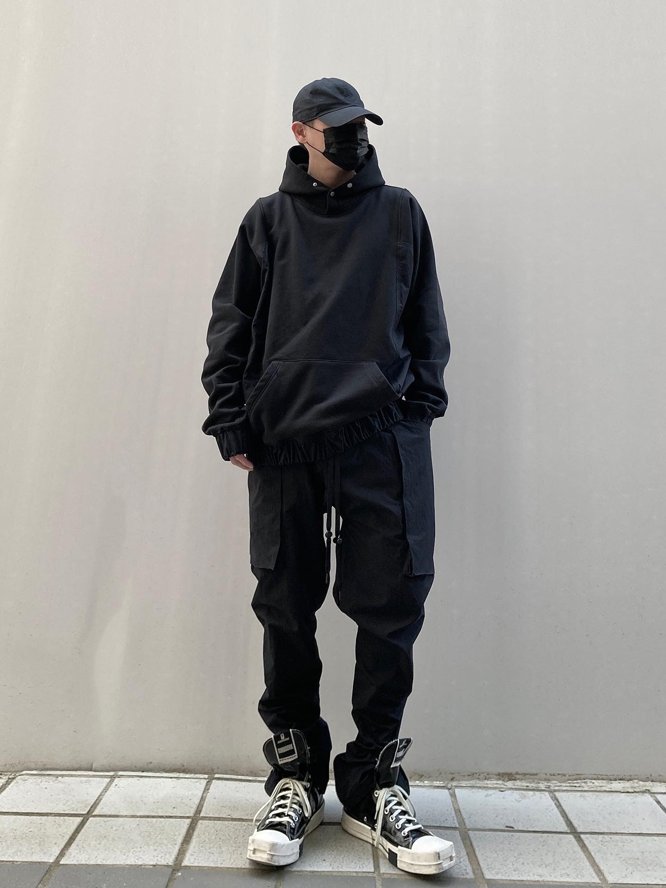 Converse x Drkshdw Turbodrk Chuck 70 Hi Black Lacquered Denim 착용 스타일 - 2
