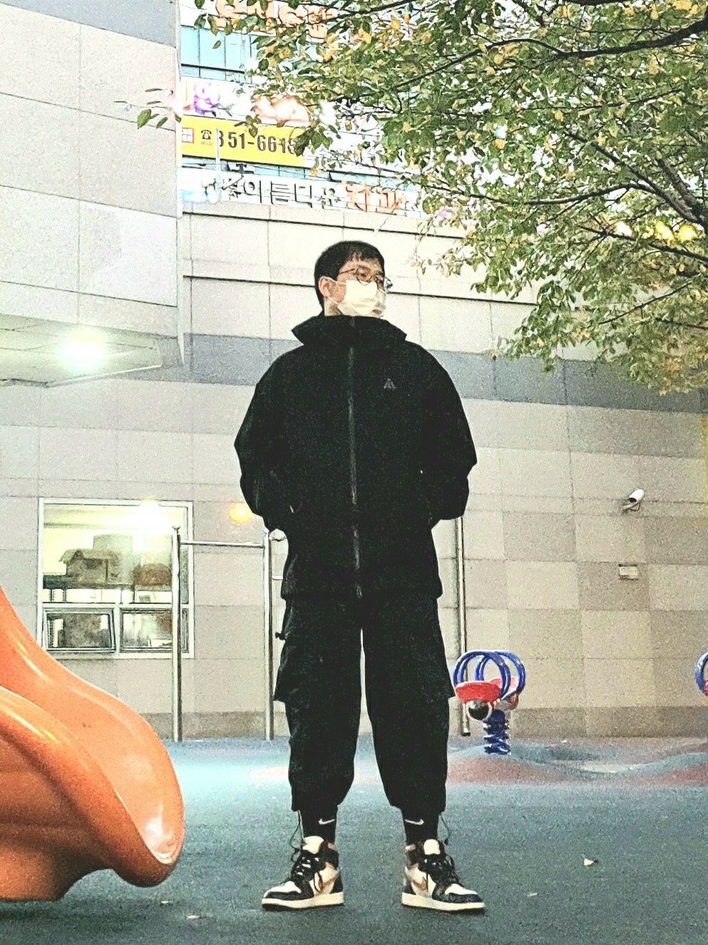 Nike ACG Gore-Tex Misery Ridge Jacket Black - US/EU, (W) Nike ACG Cargo Woven Pants Moon Particle - US/EU 착용 스타일 - 1