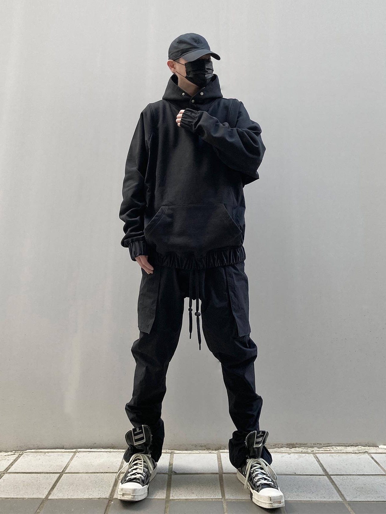 Converse x Drkshdw Turbodrk Chuck 70 Hi Black Lacquered Denim 착용 스타일 - 1