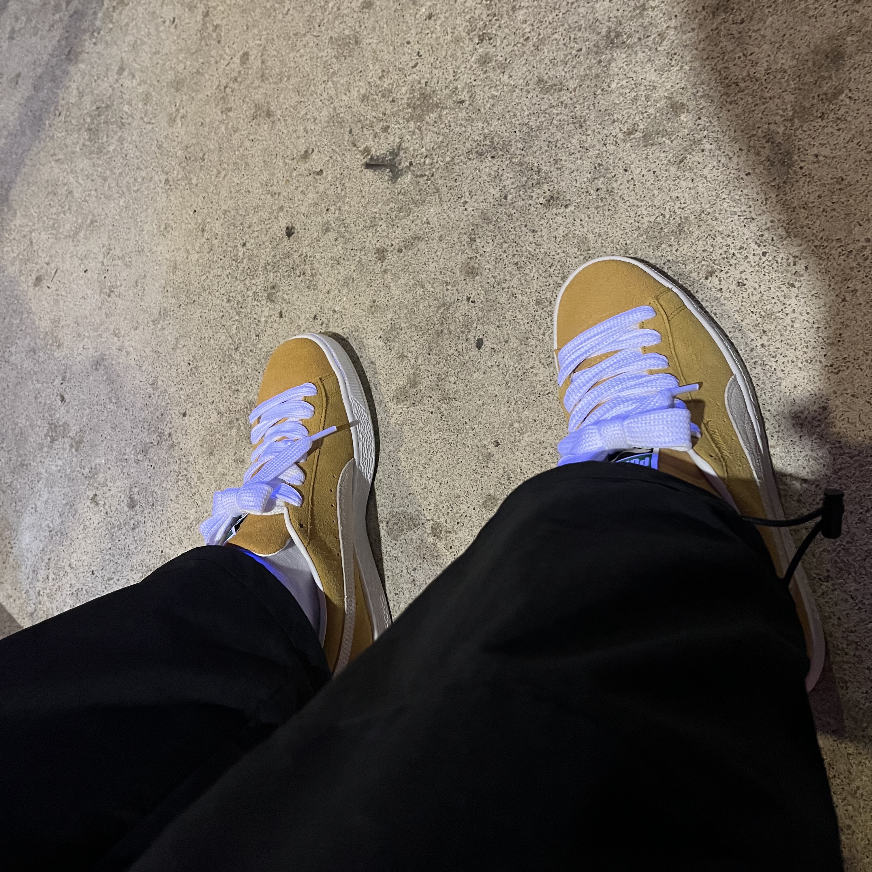 Puma Suede VTG Honey Mustard 착용 스타일 - 2