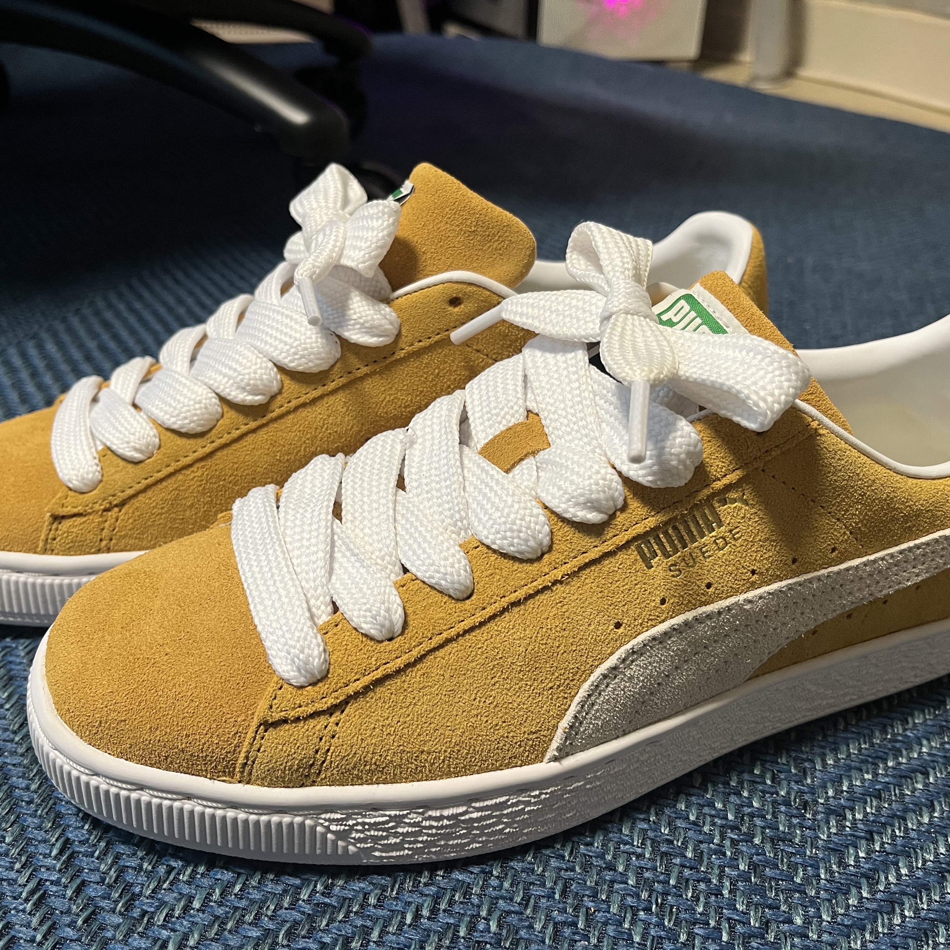 Puma Suede VTG Honey Mustard 착용 스타일 - 1