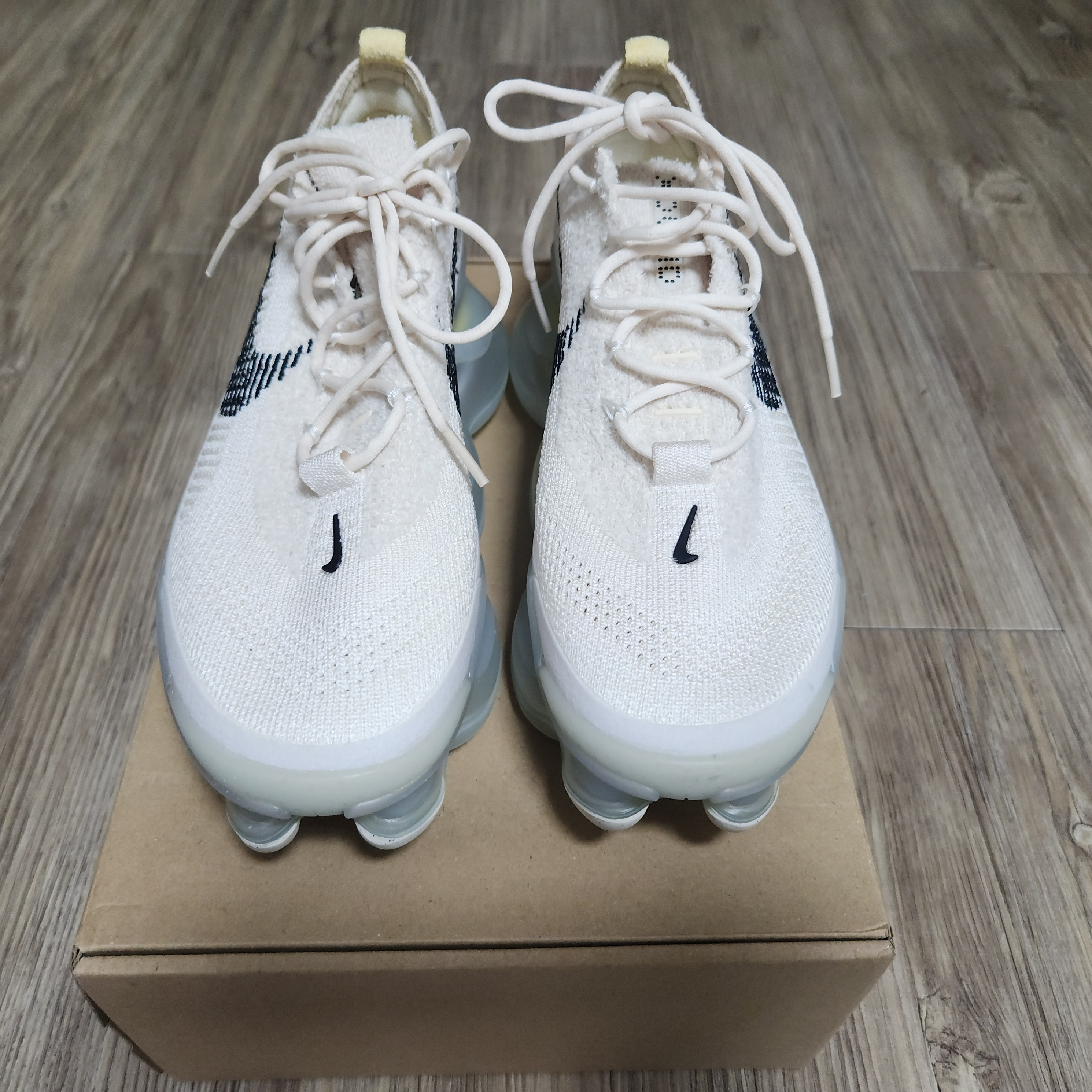 Nike Air Max Scorpion Flyknit Lemon Wash 착용 스타일 - 2