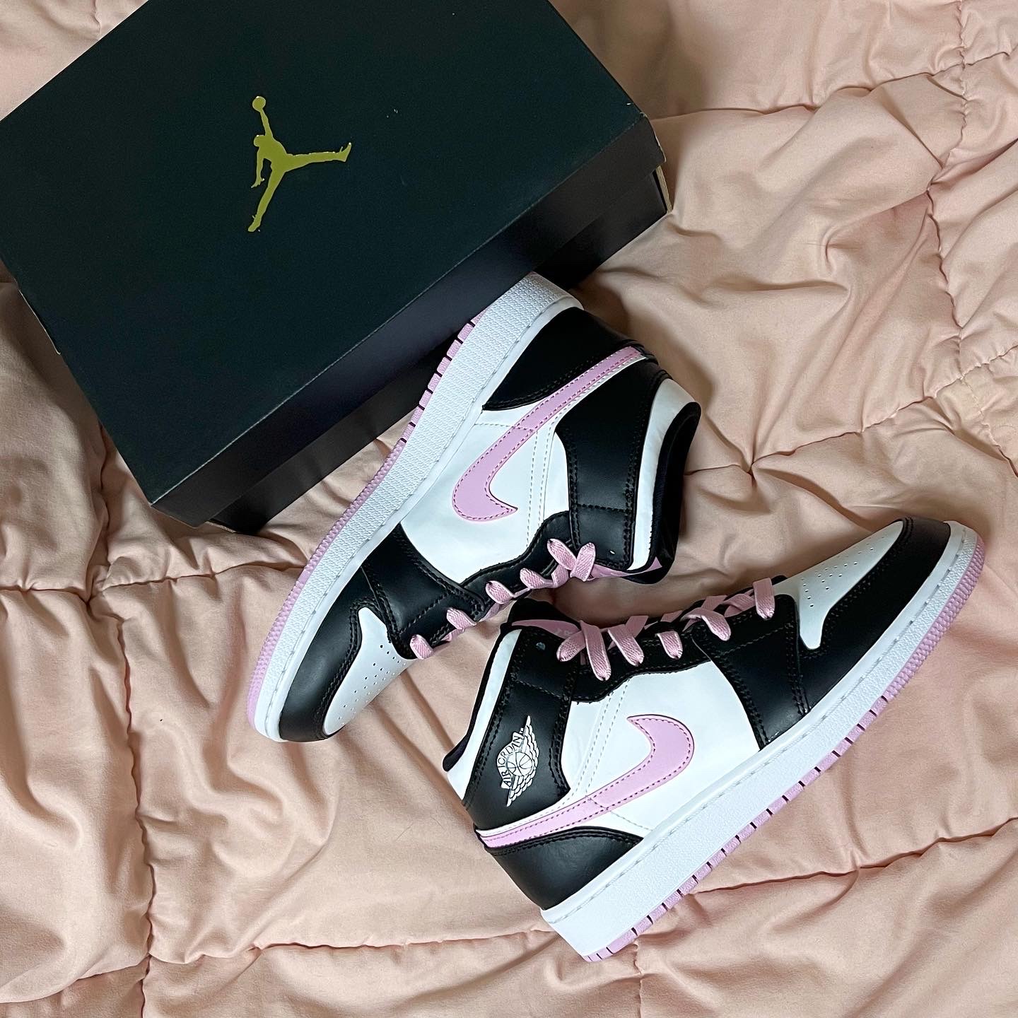 (GS) Jordan 1 Mid Light Arctic Pink 착용 스타일 - 2