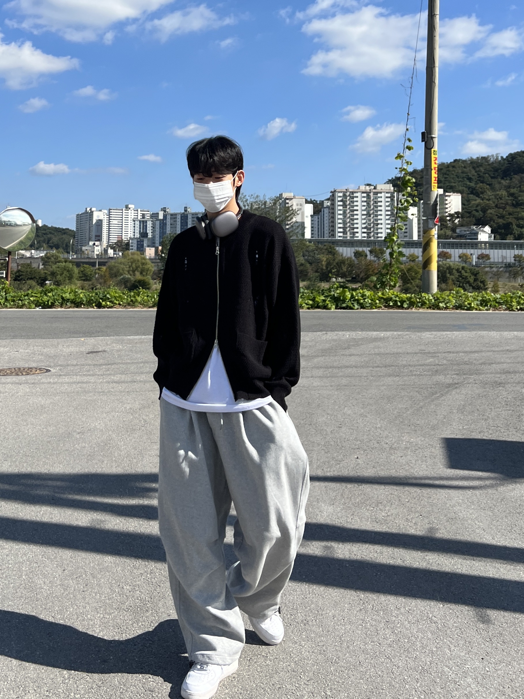 Apple AirPods Max Lightning Space Gray (Korean Ver.), Nike Air Force 1 '07 Low White 착용 스타일 - 3