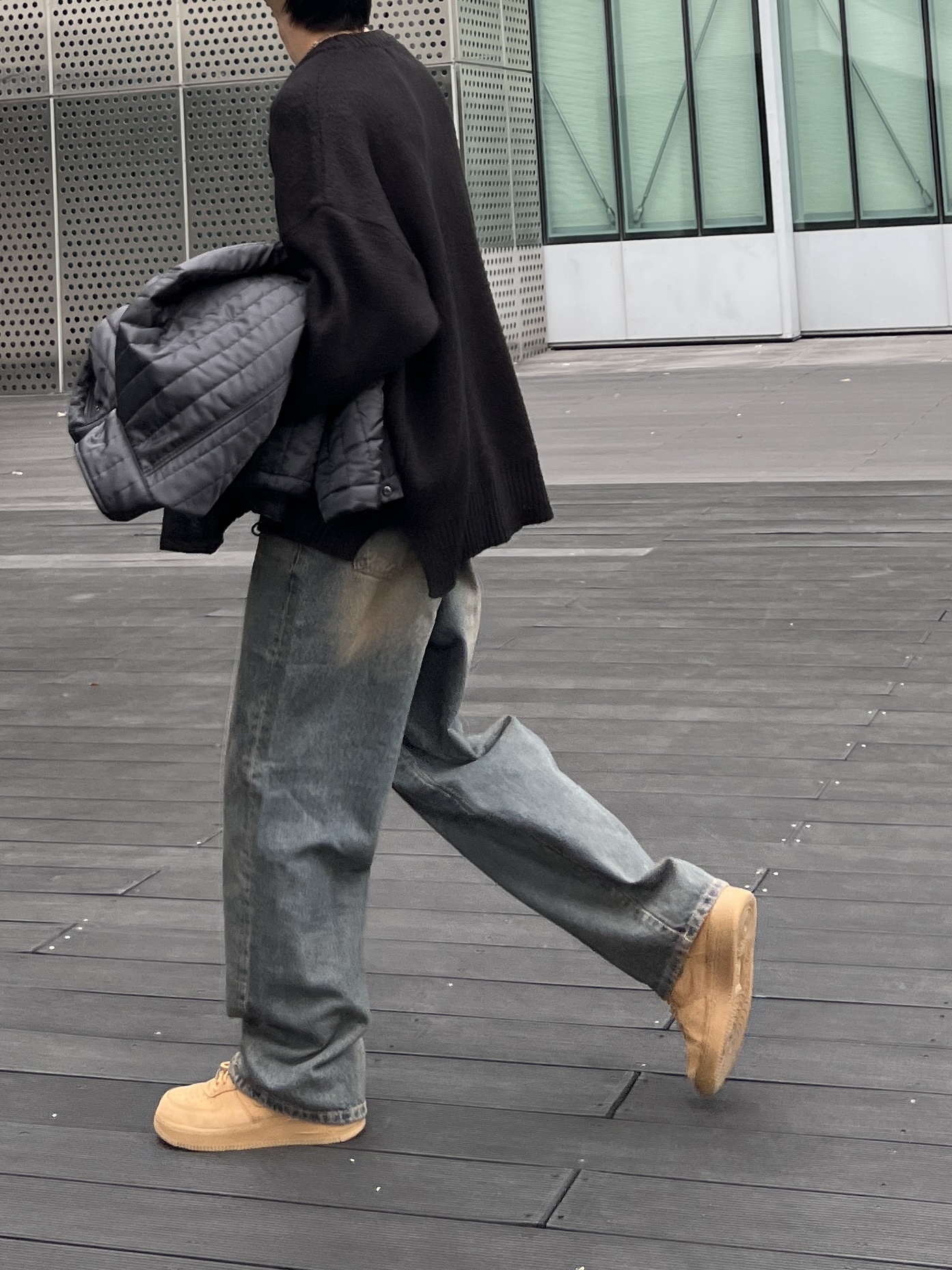 Darkr8m Studio White Logo Cap, Nike Air Force 1 '07 WB Flax 착용 스타일 - 5