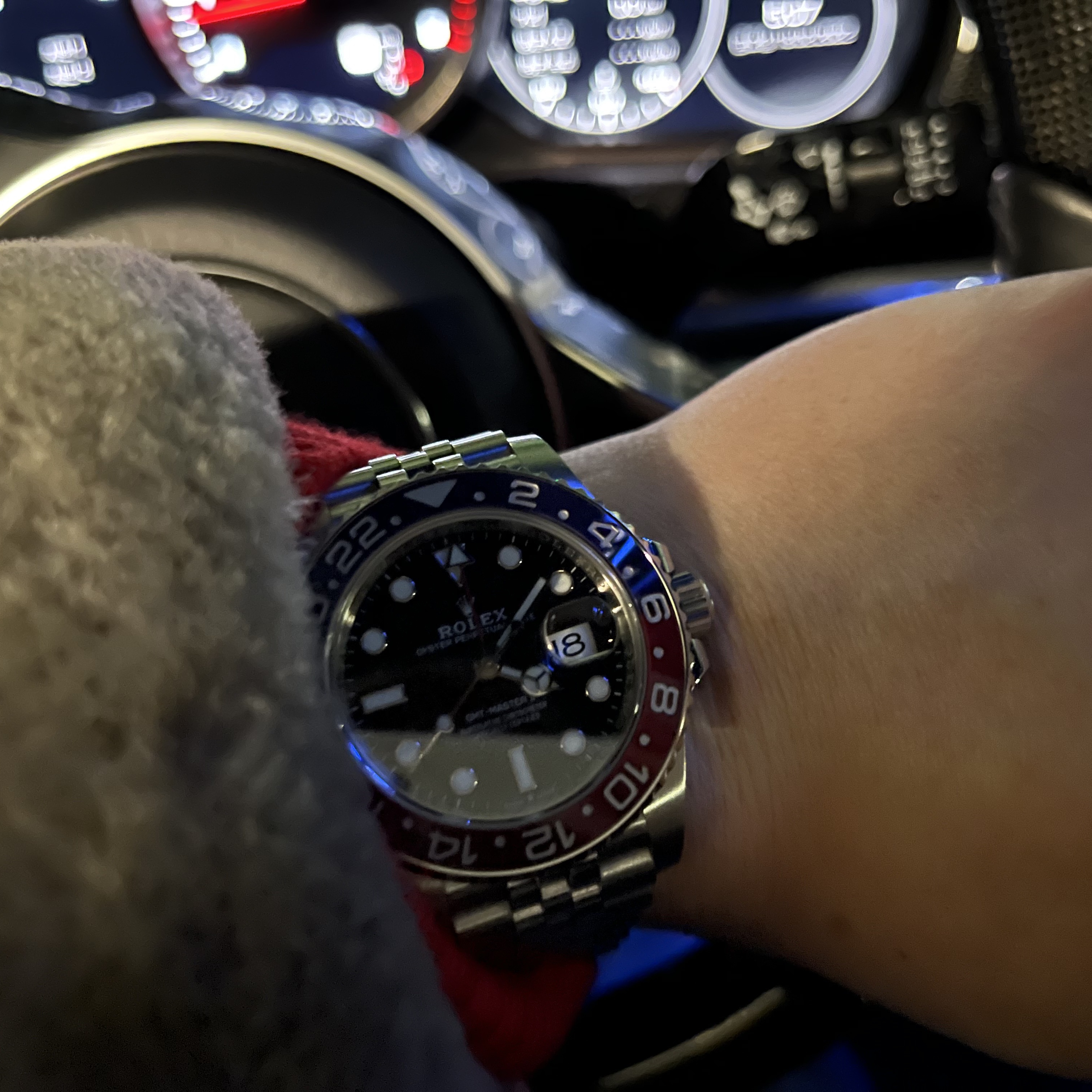 Rolex GMT-Master II 40mm 126710BLRO Black Jubilee, Rolex Yacht-Master 42mm 226659 Black Oysterflex 착용 스타일 - 4