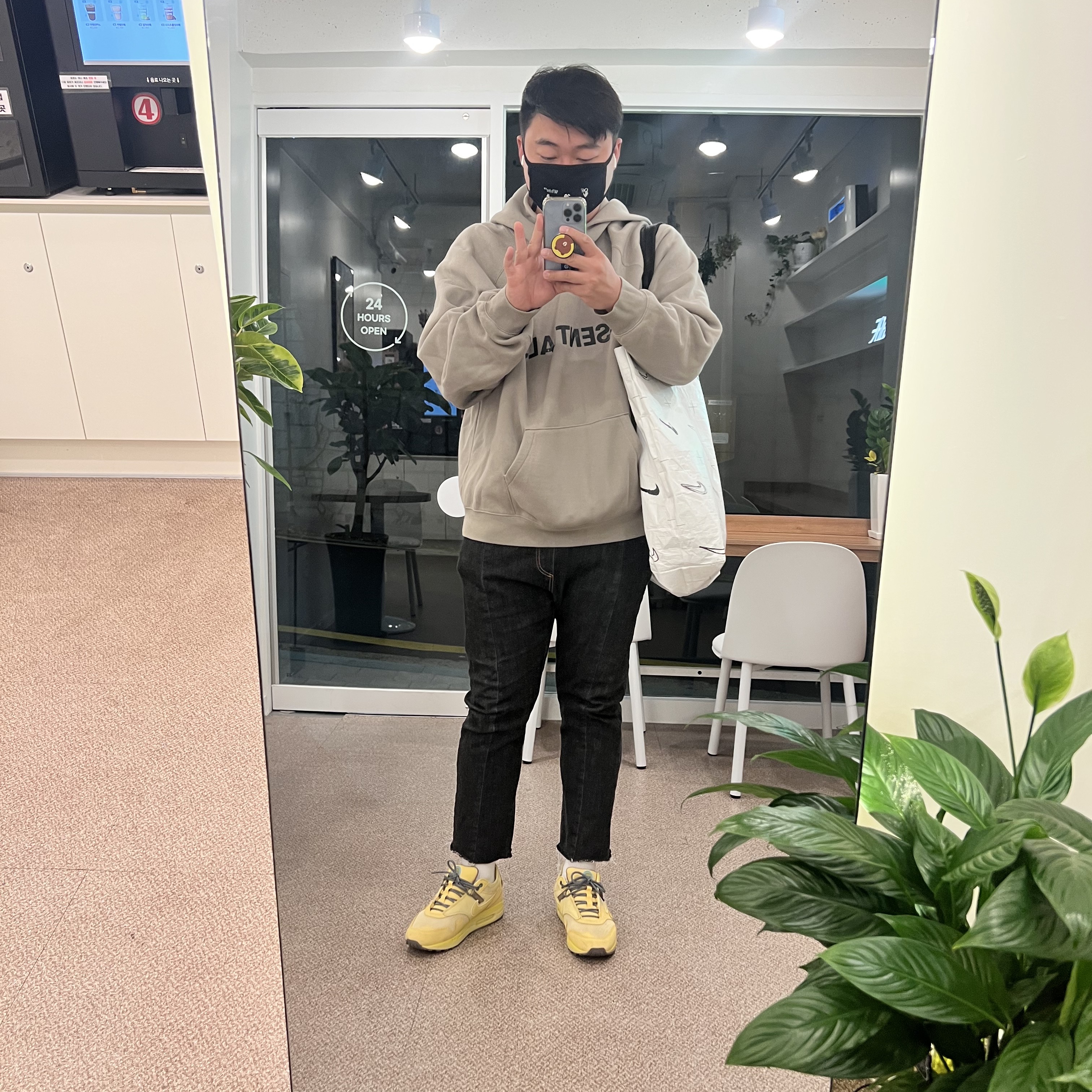 Nike x Travis Scott Air Max 1 Cact.us Gold, Essentials 3D Silicon Applique Pullover Hoodie Olive/Khaki - 20FW 착용 스타일 - 1
