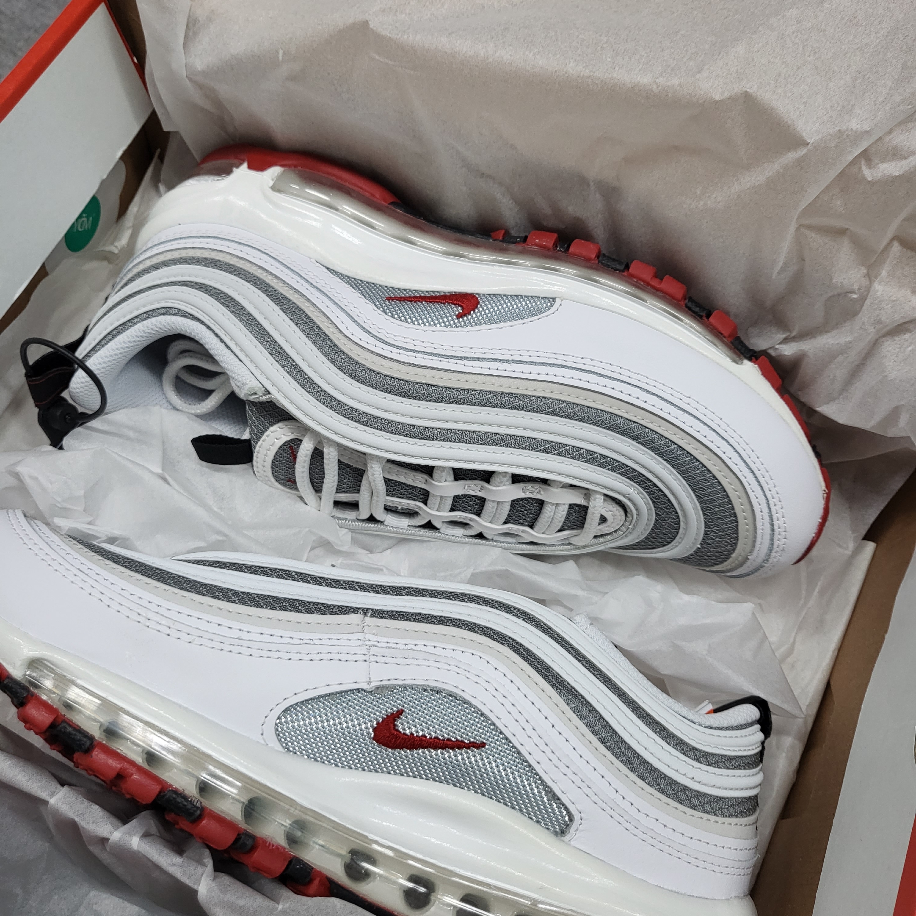 Nike Air Max 97 White and Varsity Red 착용 스타일 - 1